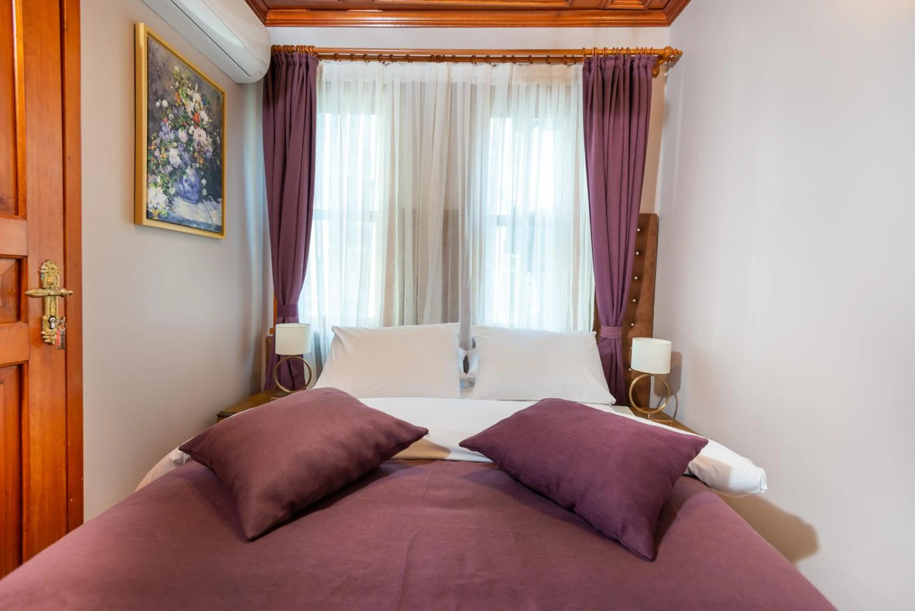 Bed in Wonder Wood Hotel