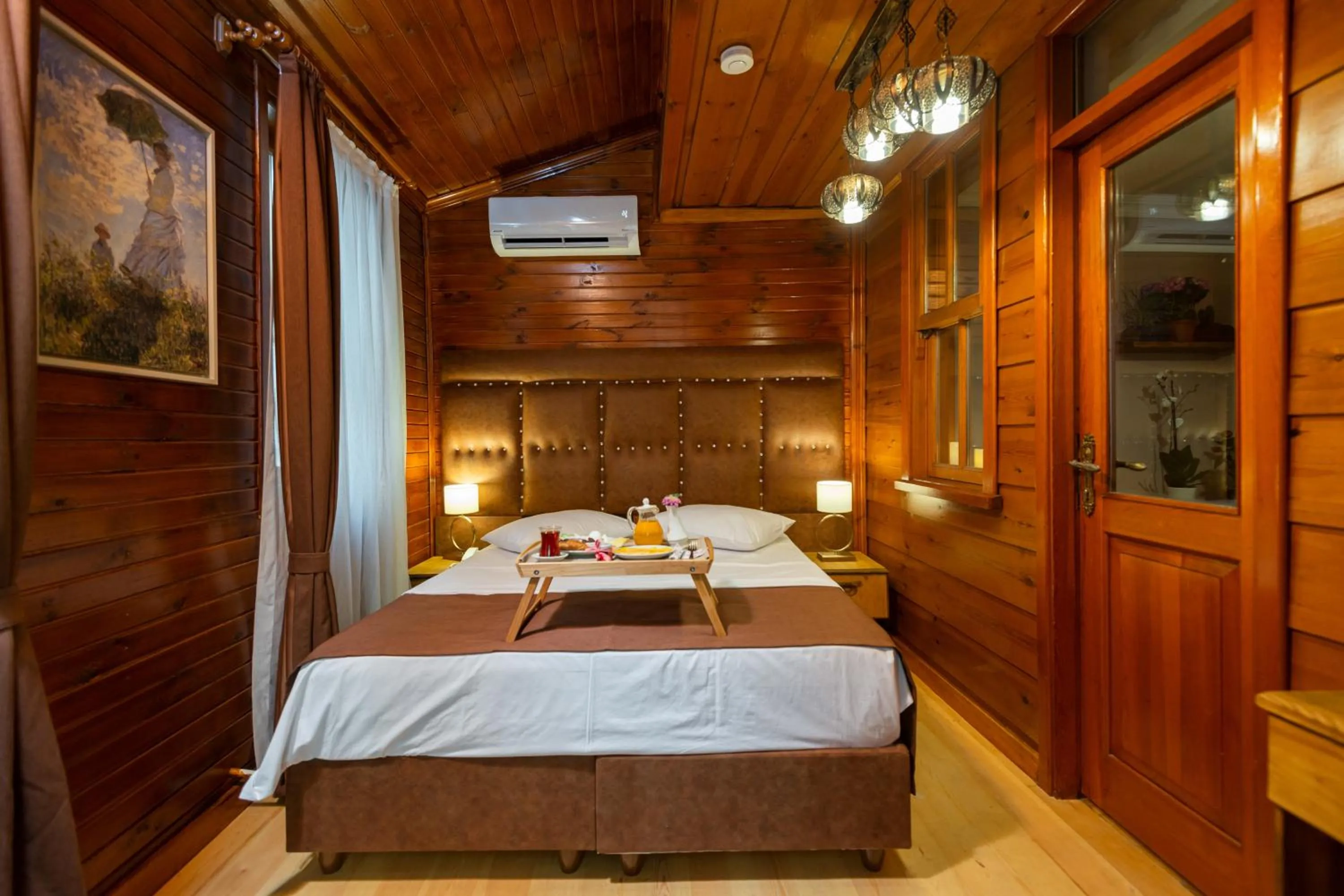 Bed in Wonder Wood Hotel