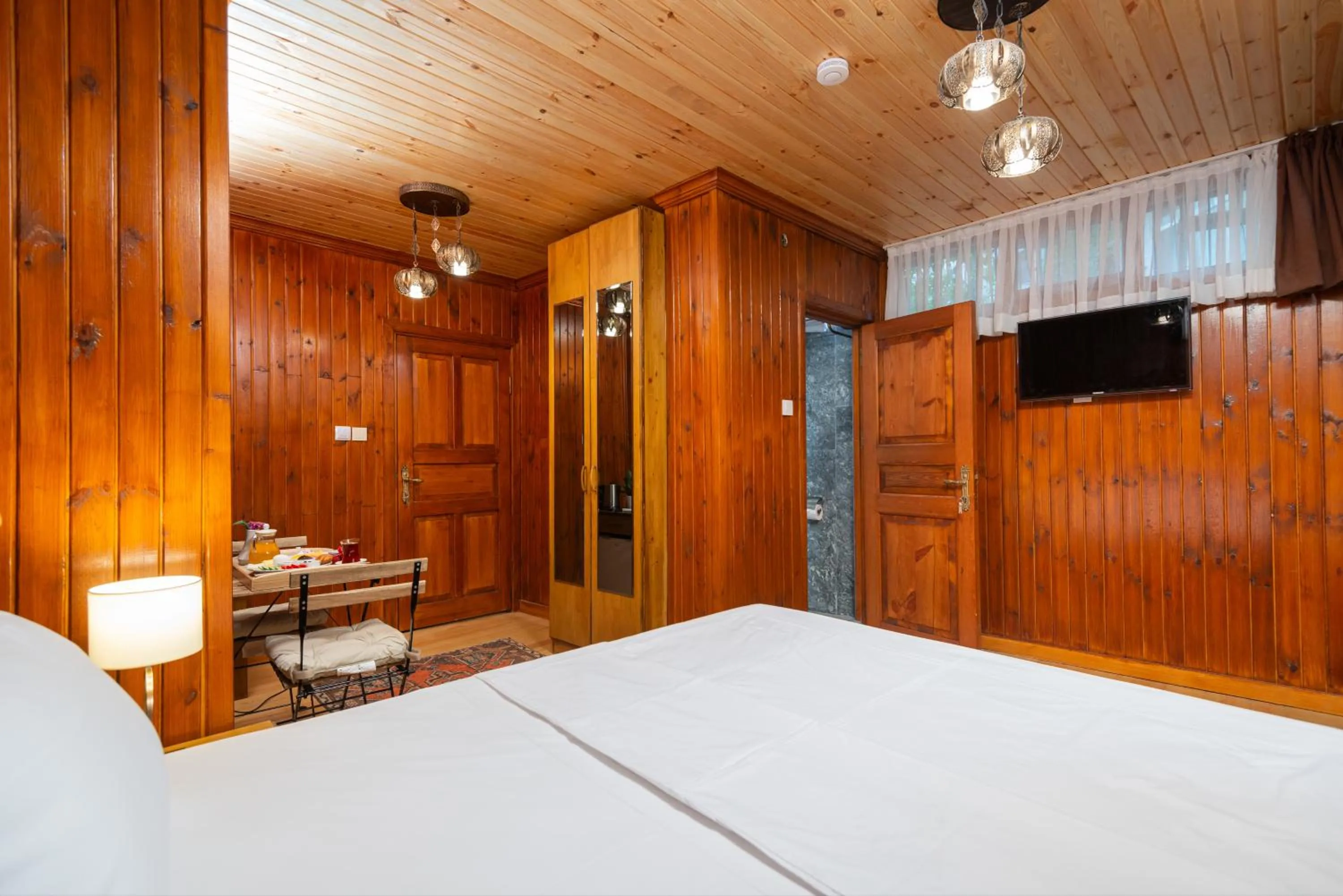 Photo of the whole room, Bed in Wonder Wood Hotel