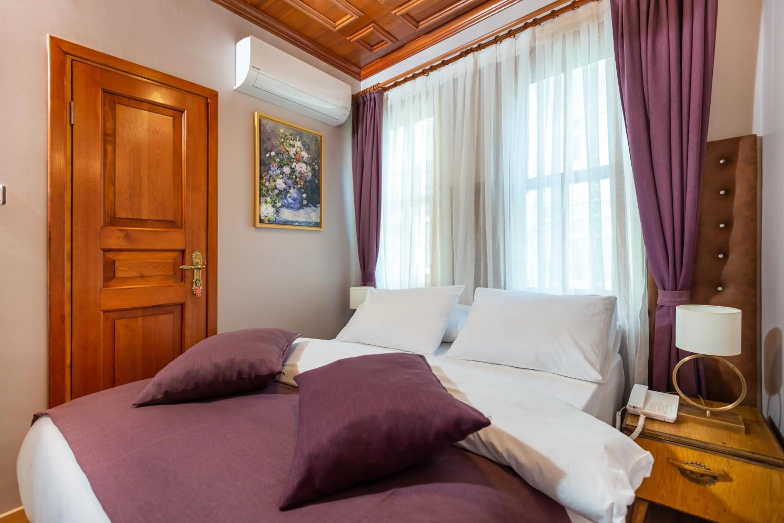 Bed in Wonder Wood Hotel