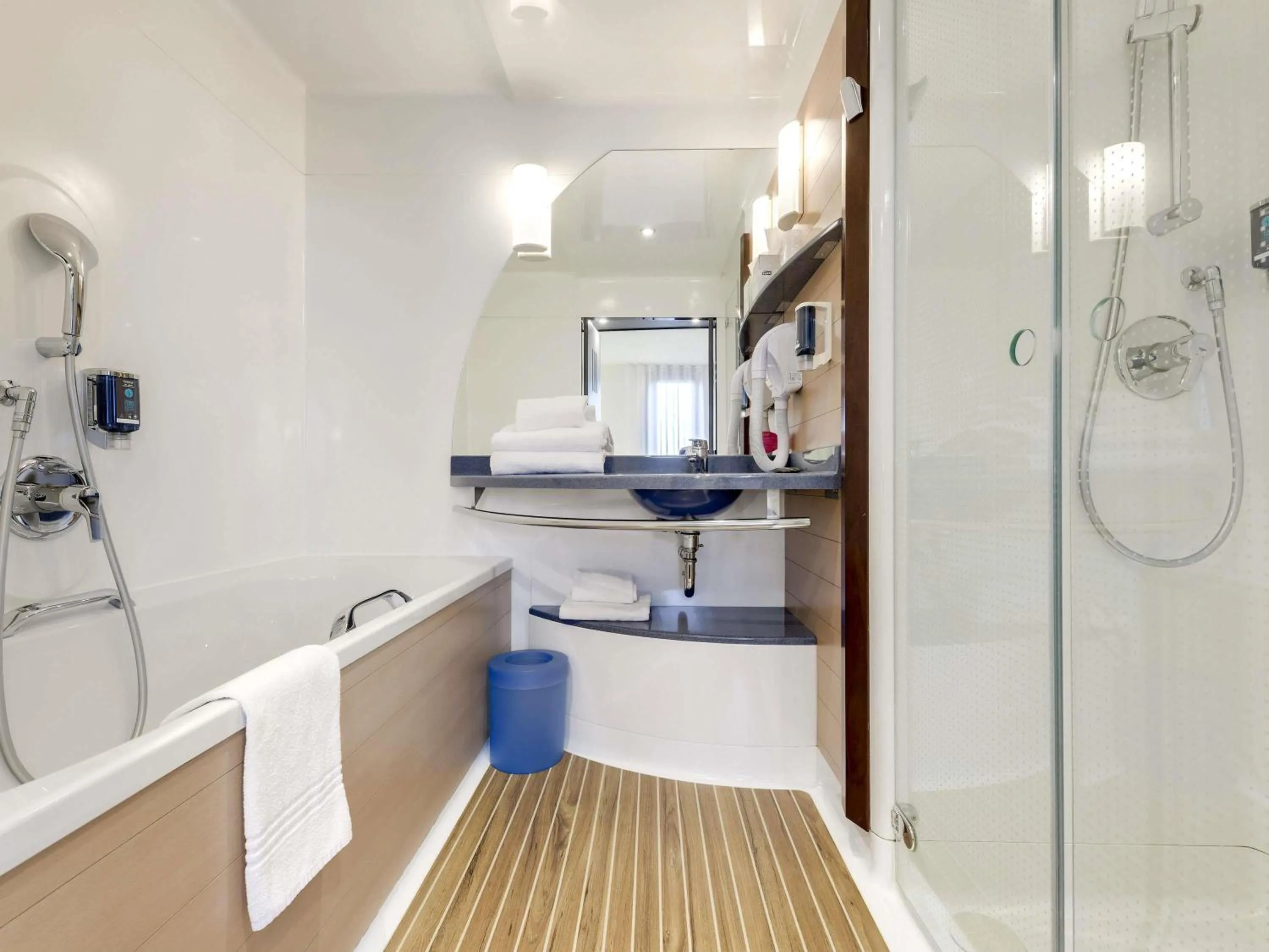 Bedroom in Novotel Suites Paris CDG Airport Villepinte