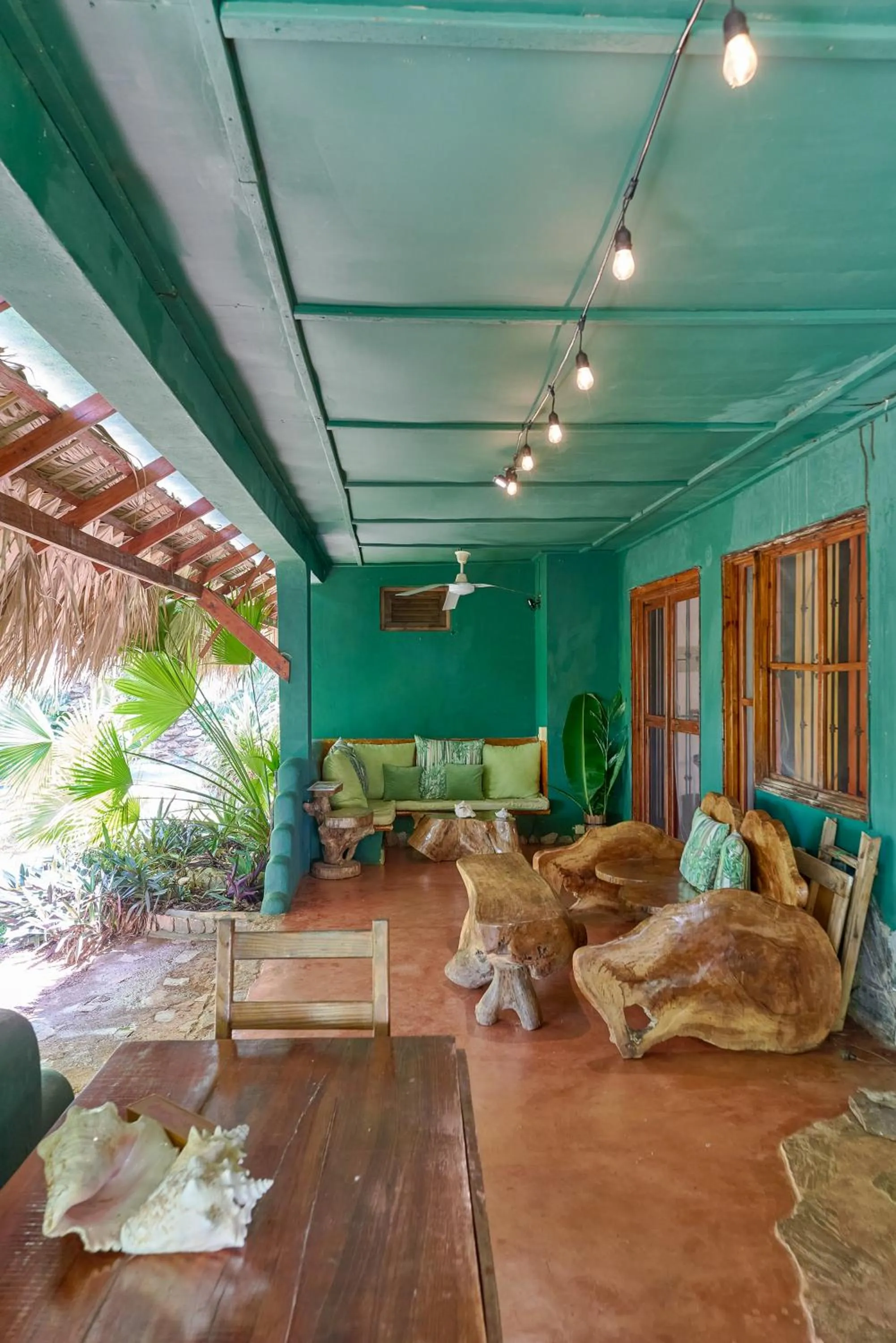 CHALET TROPICAL Hotel & Restaurant-Pizzeria