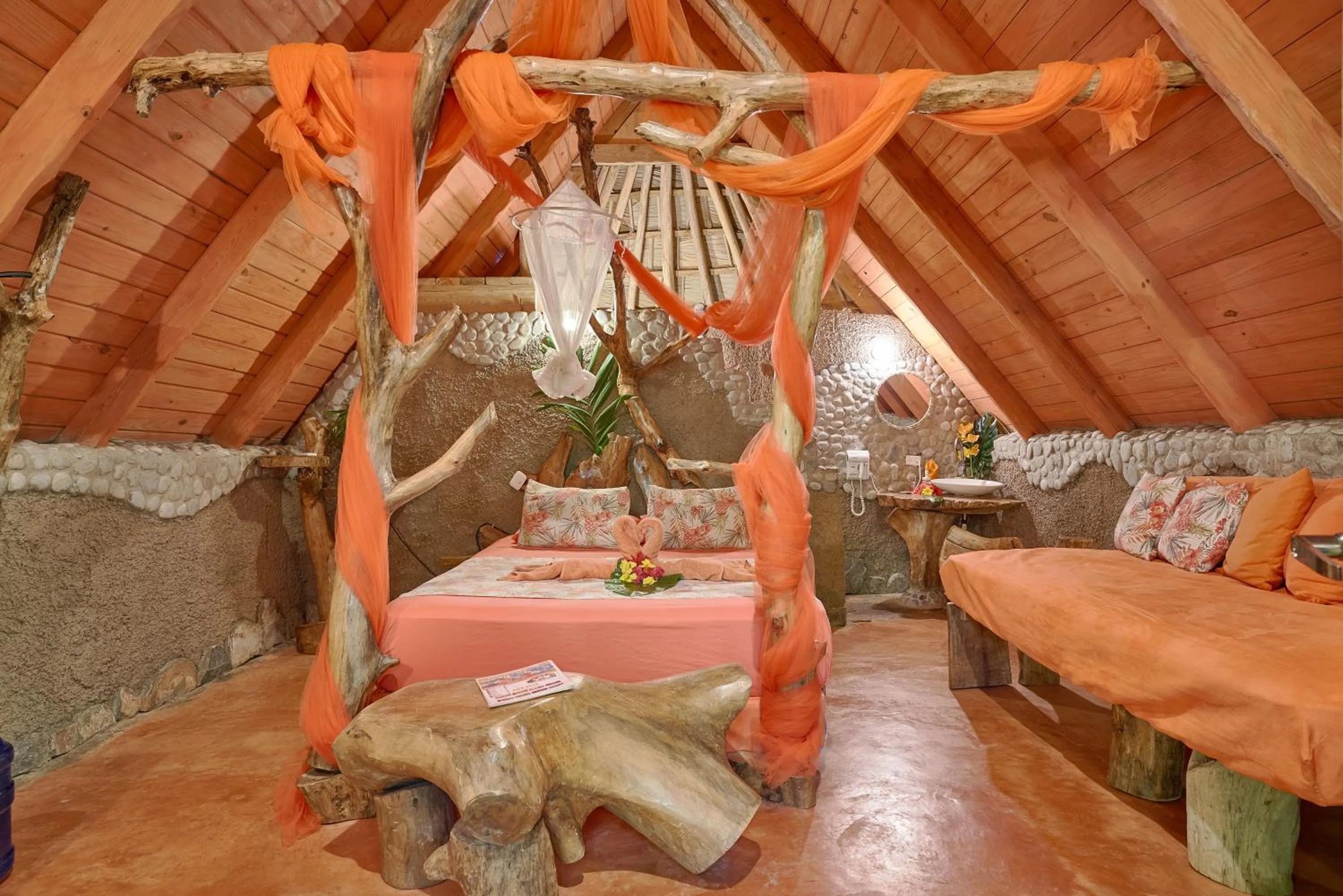 Photo of the whole room, Bed in CHALET TROPICAL Hotel & Restaurant-Pizzeria