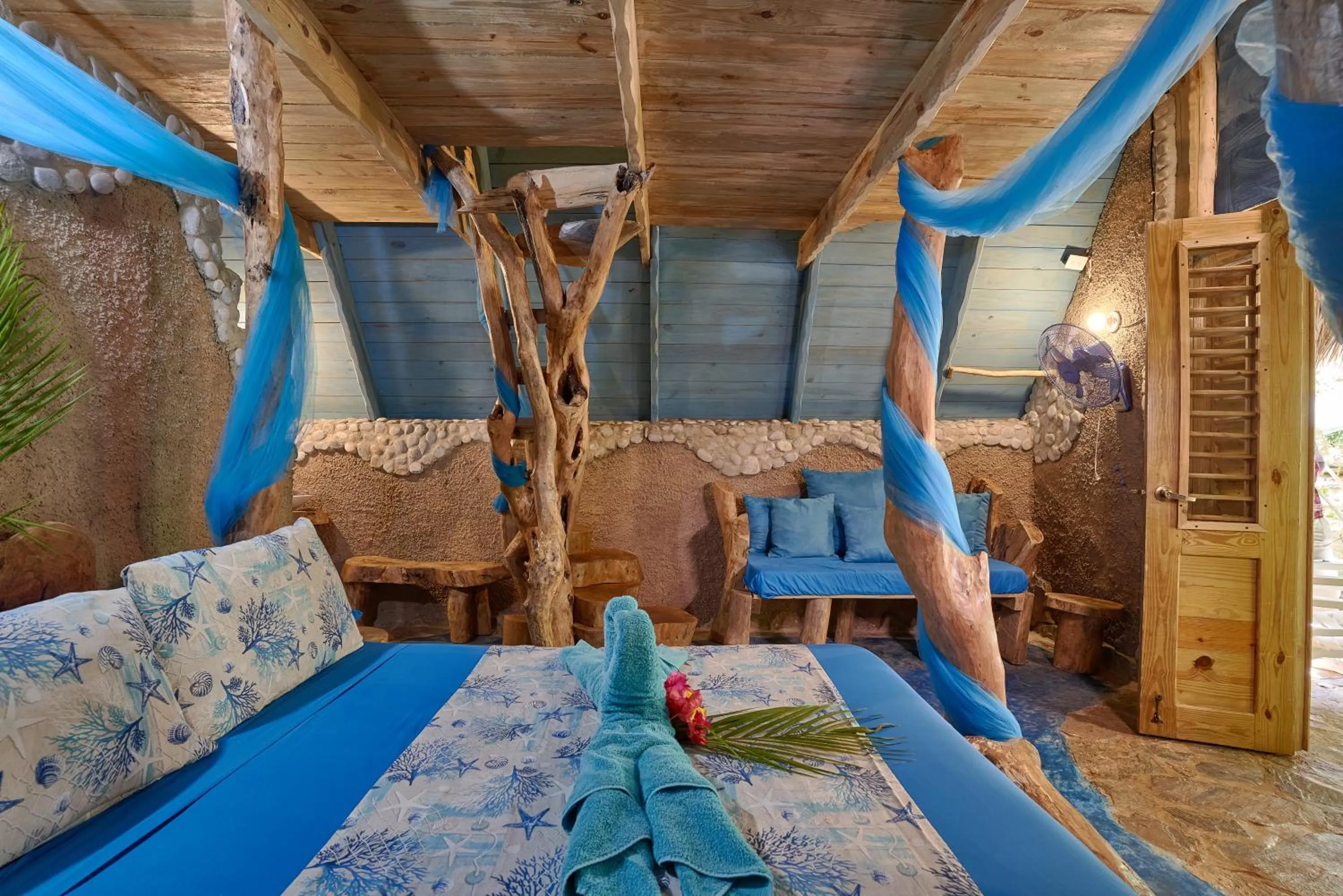 Photo of the whole room, Bed in CHALET TROPICAL Hotel & Restaurant-Pizzeria