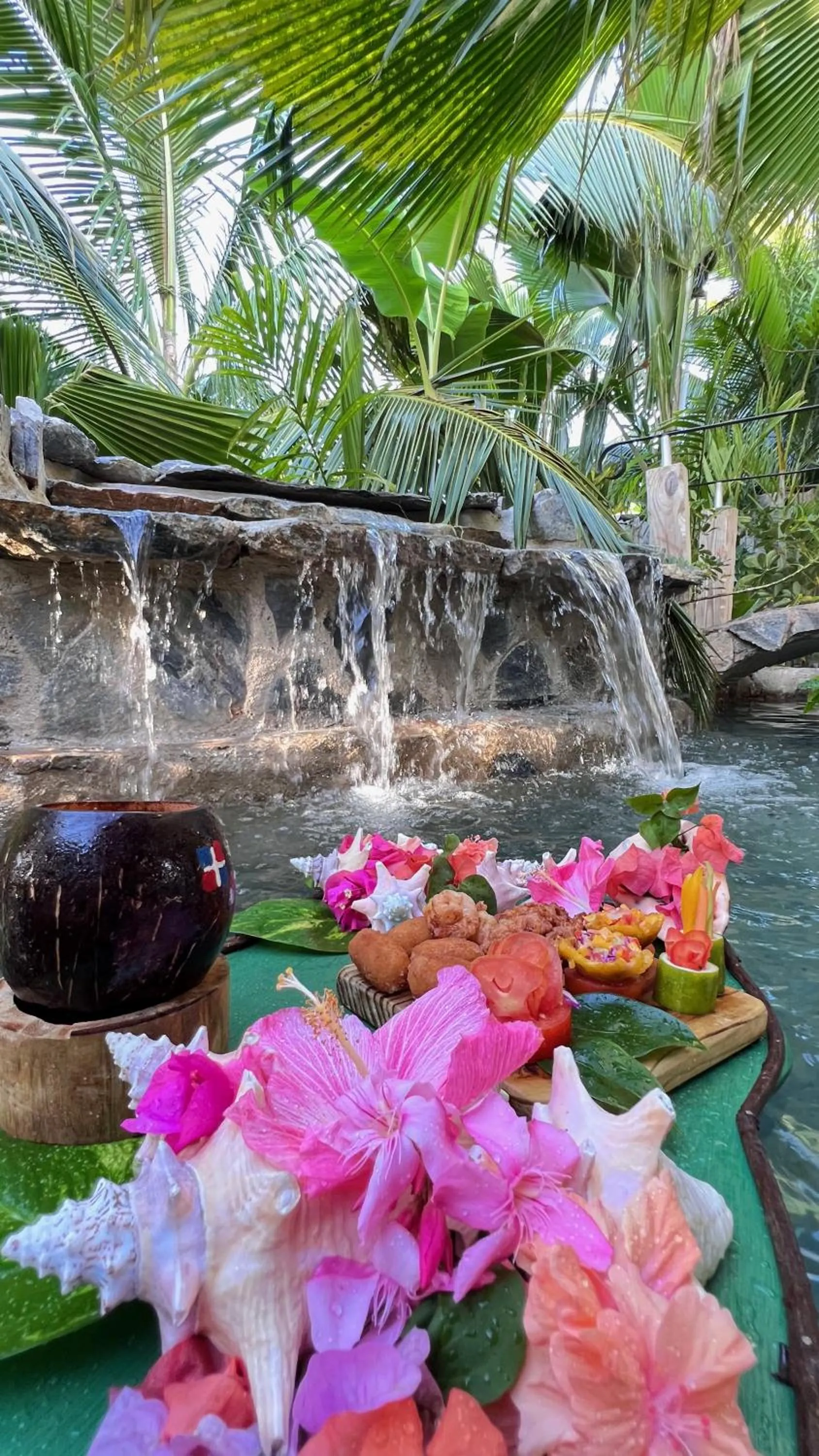 Food and drinks in CHALET TROPICAL Hotel & Restaurant-Pizzeria