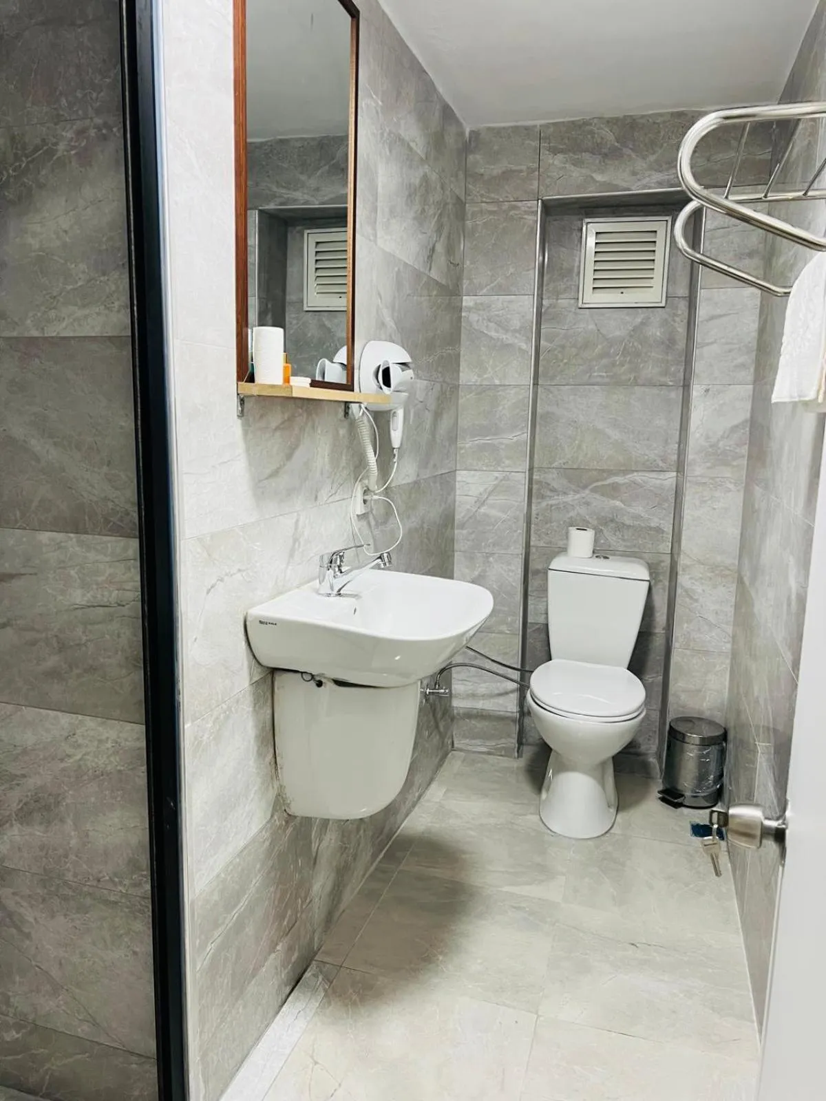 Shower in Taksim Dora Hotel