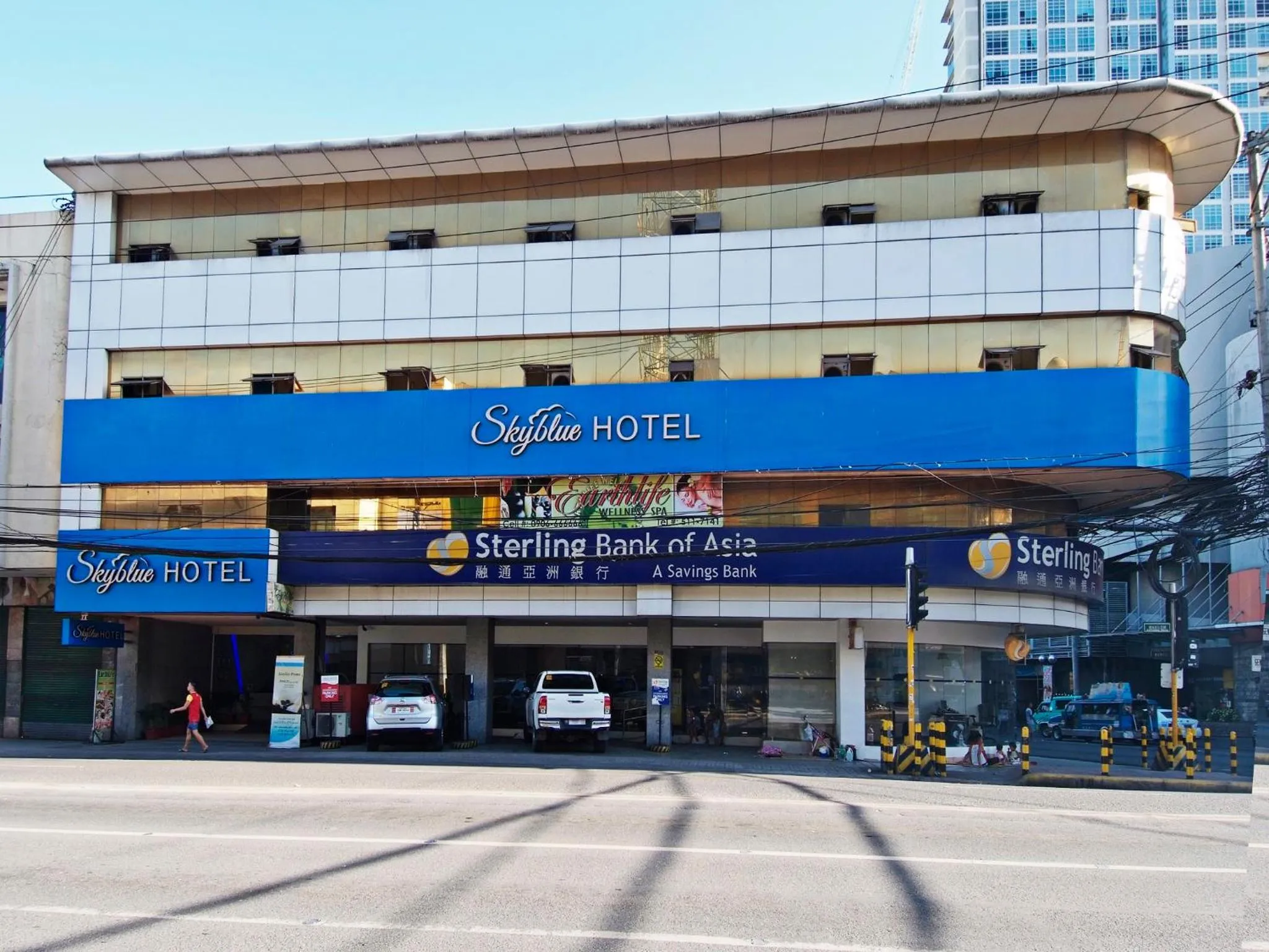 Facade/entrance in Skyblue Hotel
