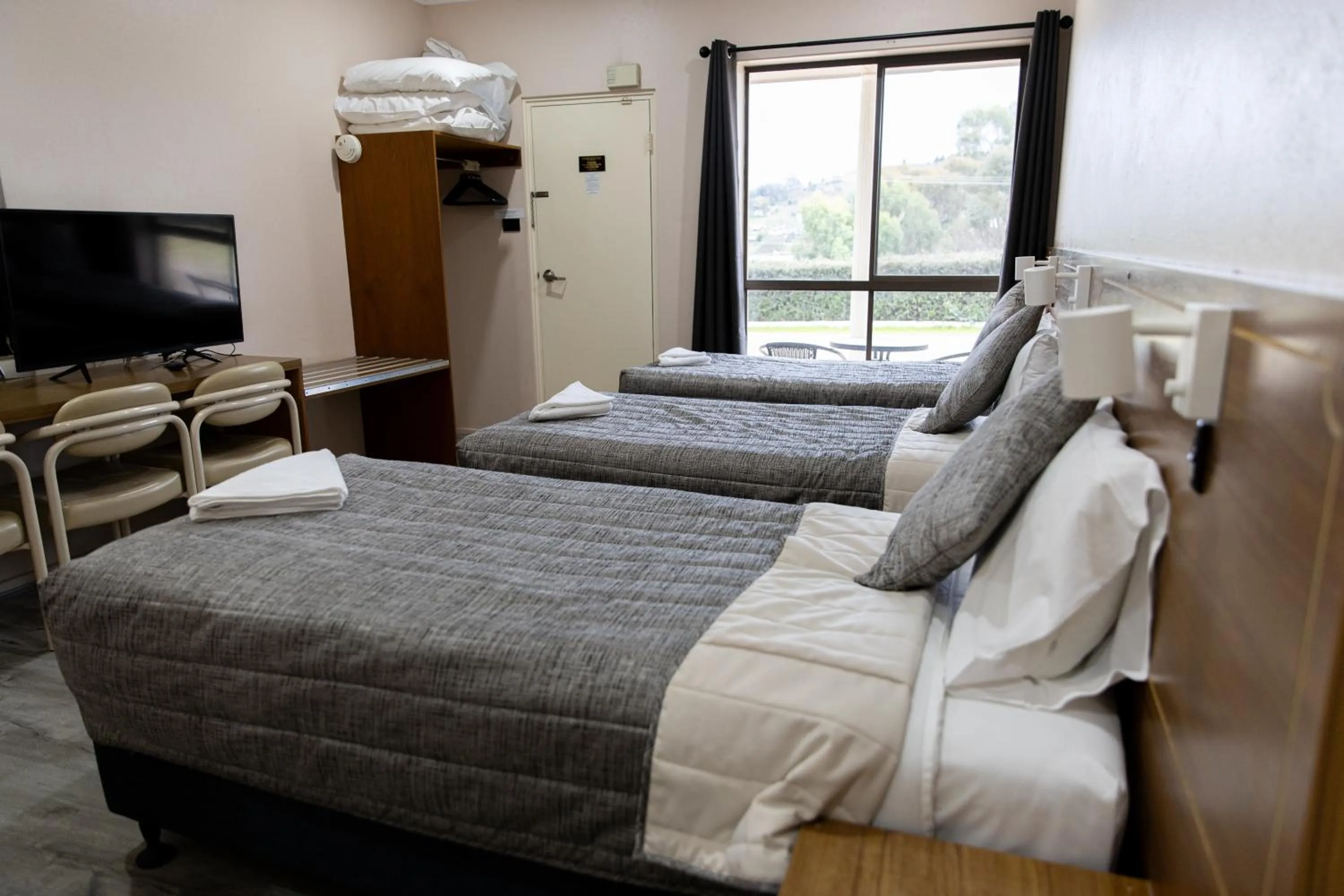 Bed in Garden Motor Inn