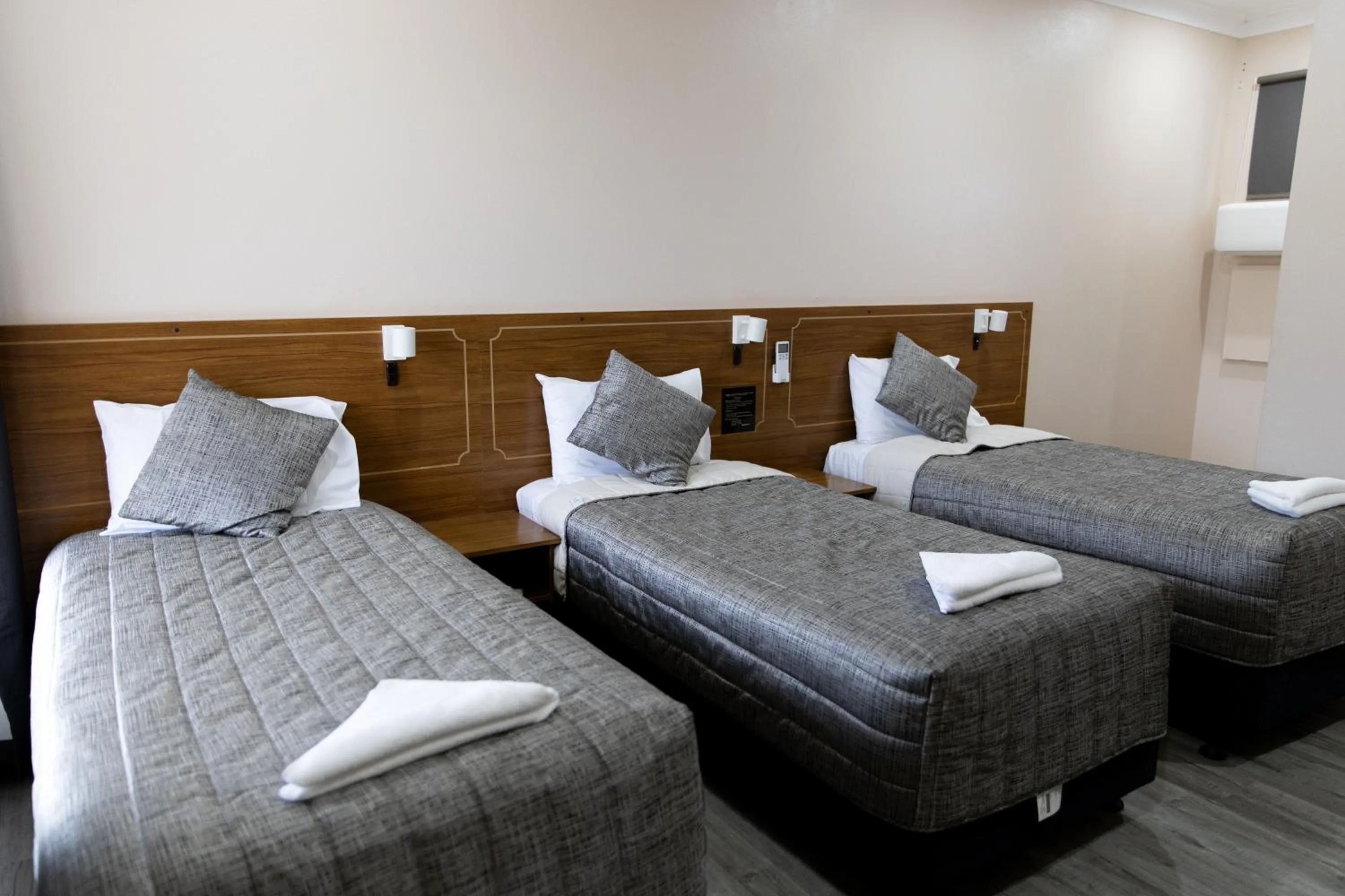 Bed in Garden Motor Inn