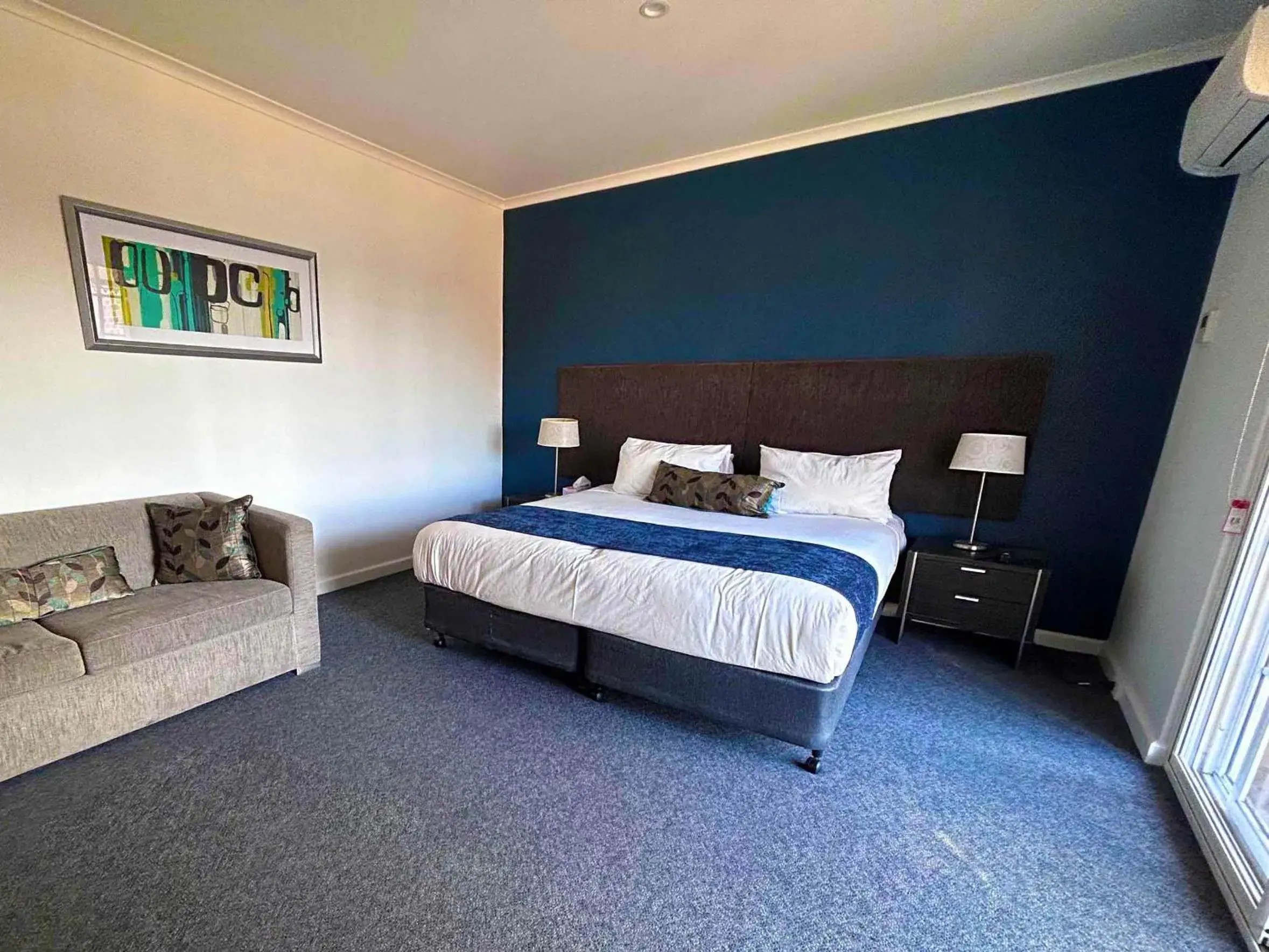 Queen Studio (no Pets) in Golden Age Motor Inn Queen Studio (no Pets) in Golden Age Motor Inn