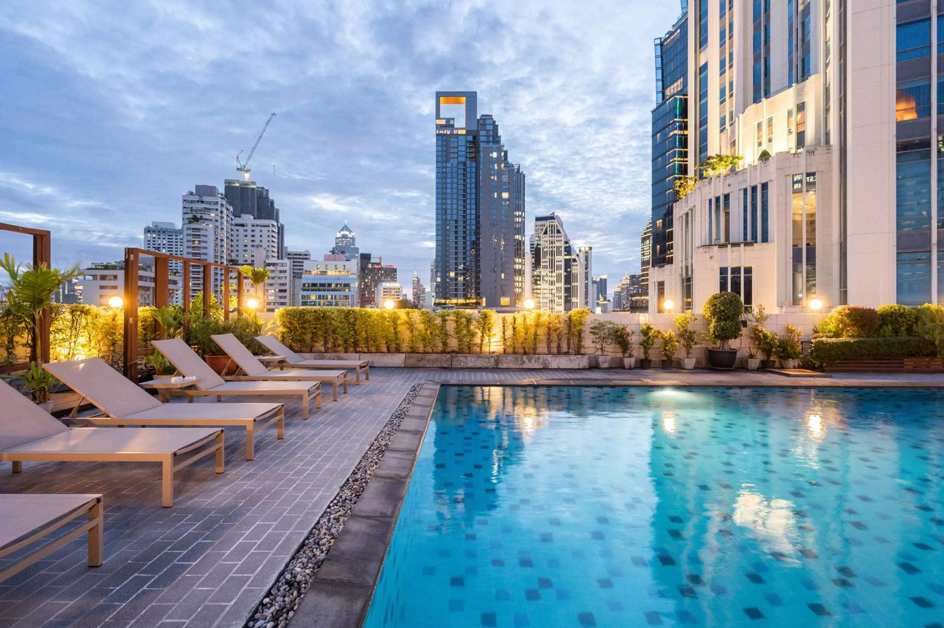 Swimming pool in Ruamchitt Plaza Hotel