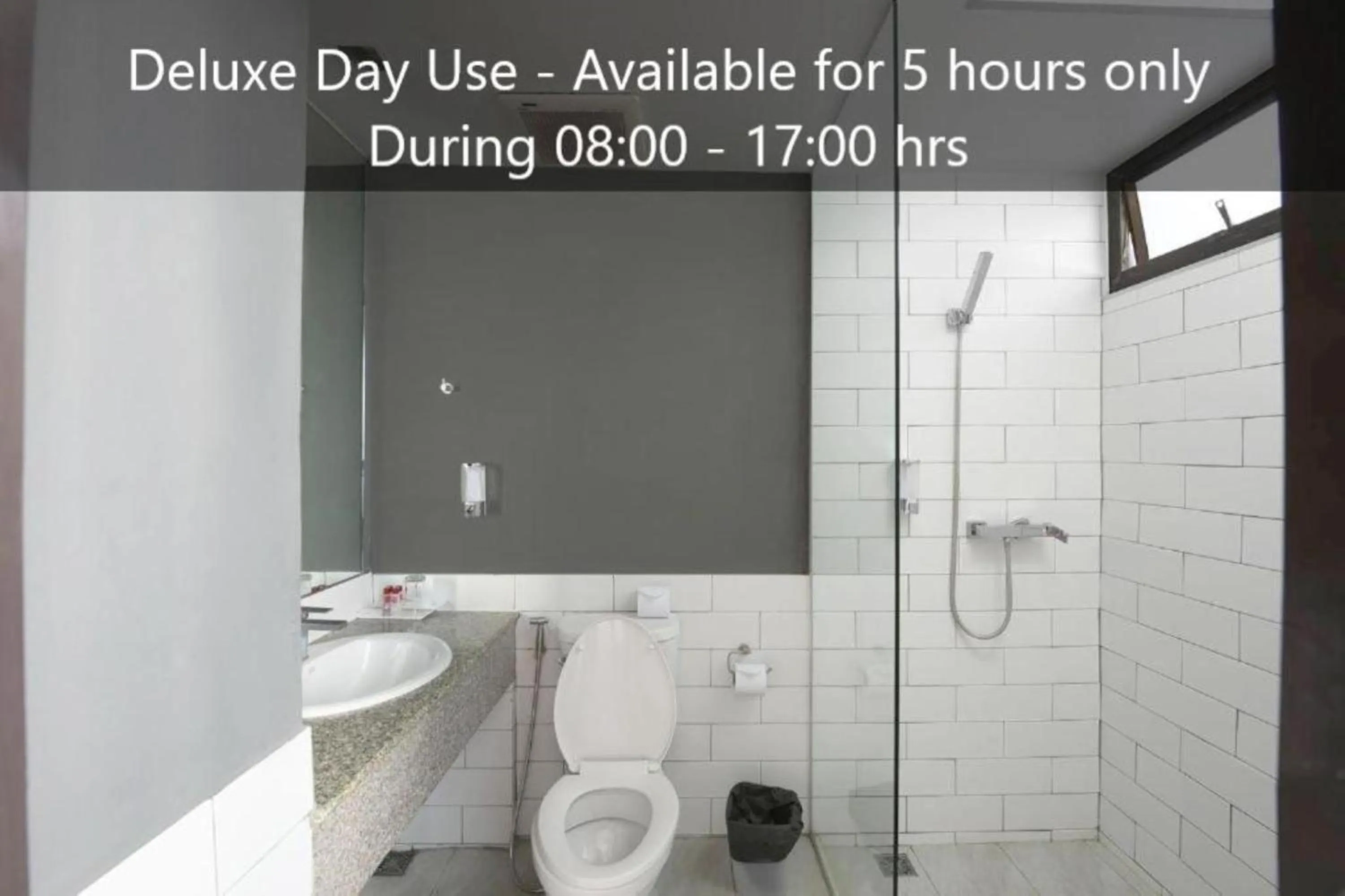 Bathroom in Ruamchitt Plaza Hotel