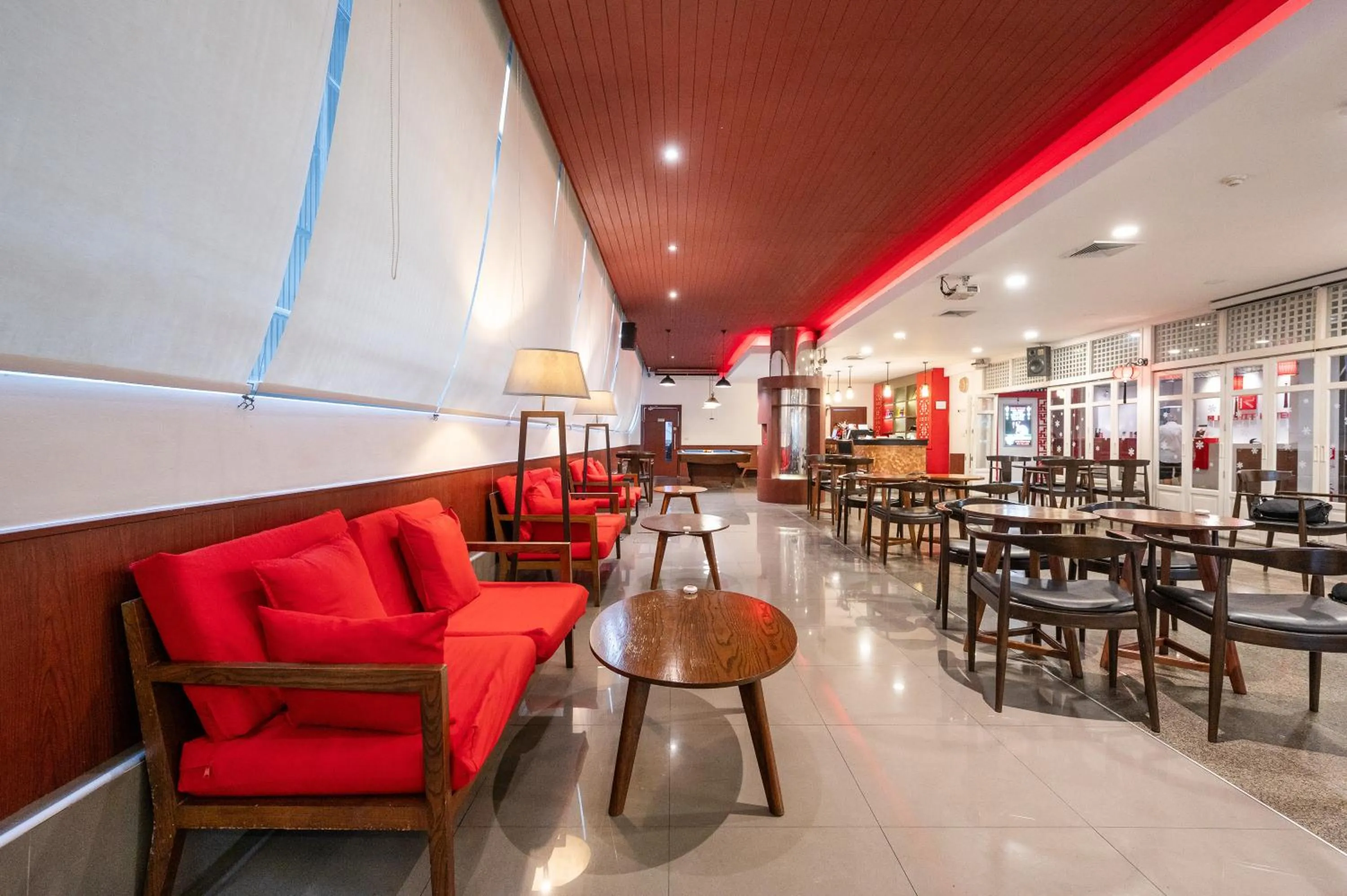 Restaurant/places to eat in Ruamchitt Plaza Hotel