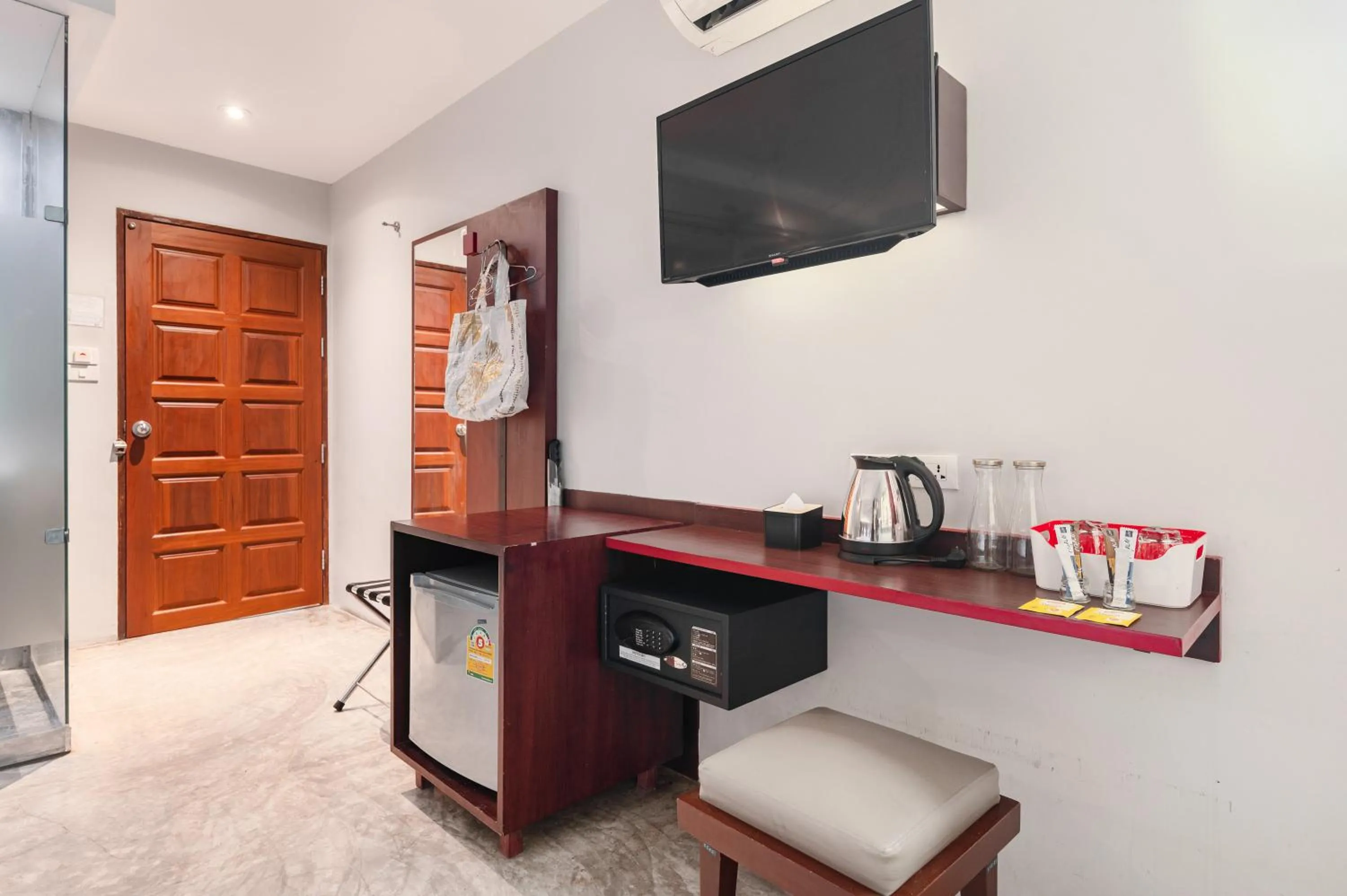 TV and multimedia in Ruamchitt Plaza Hotel