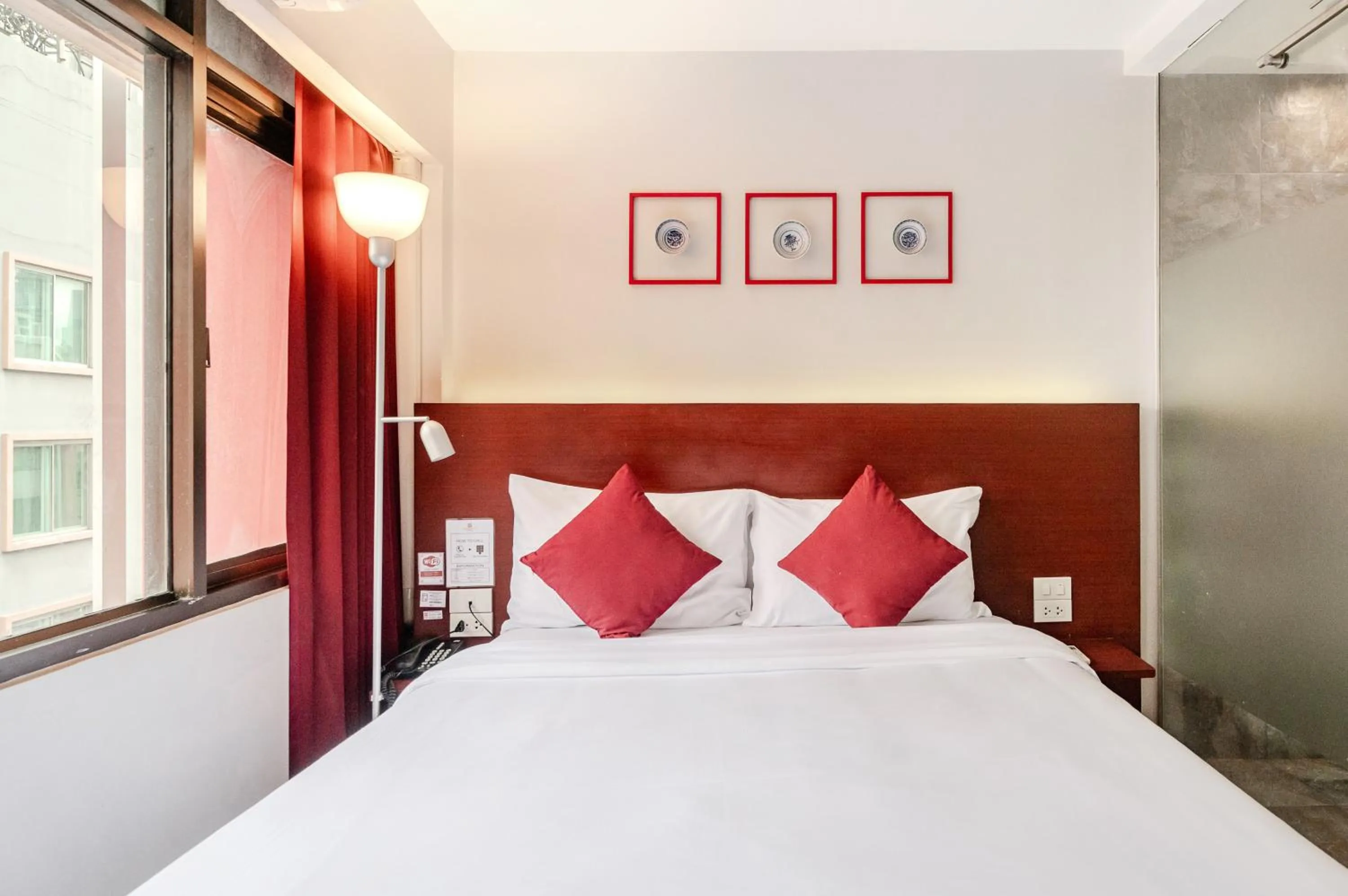 Bed in Ruamchitt Plaza Hotel