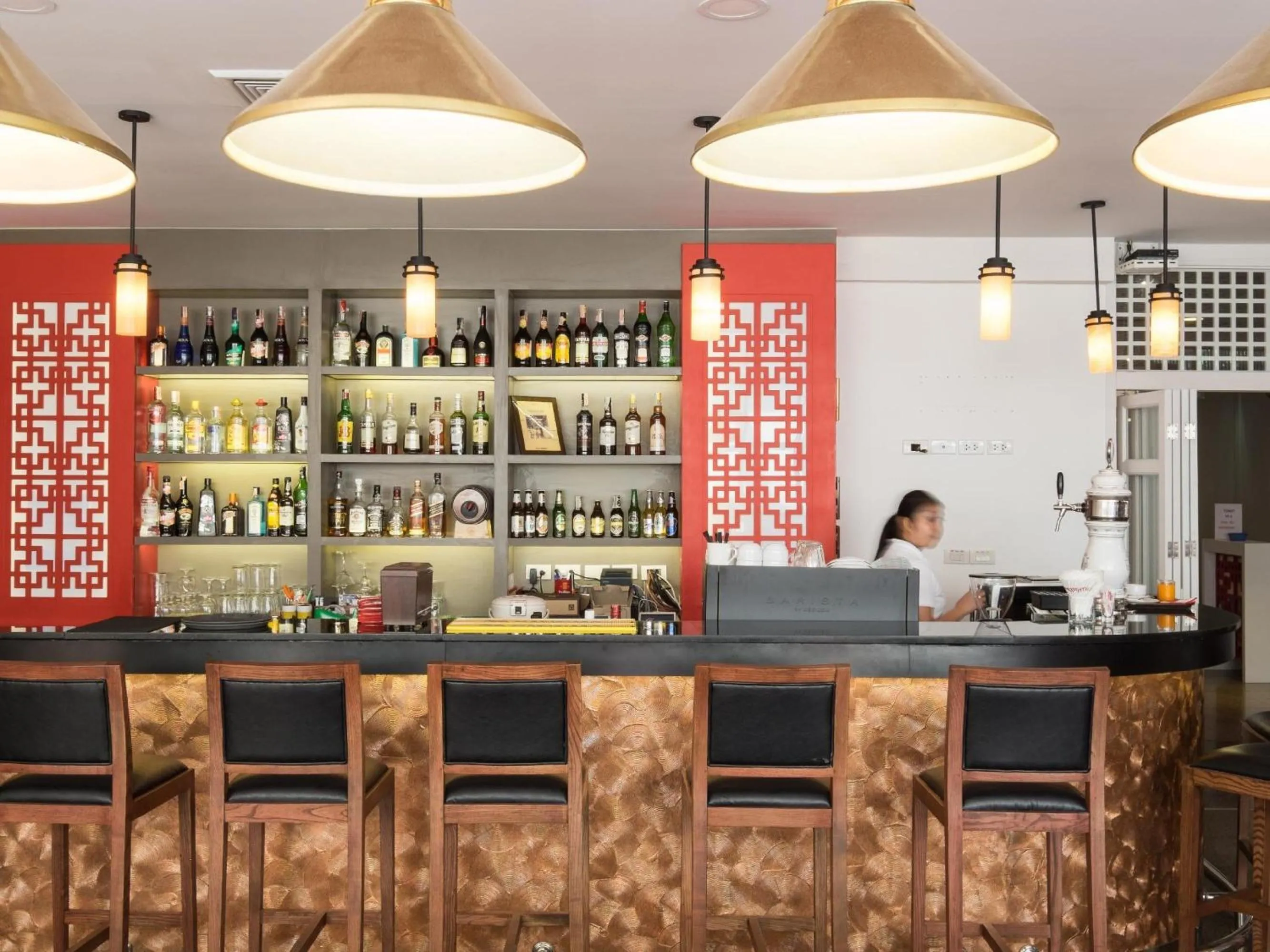 Lounge or bar in Ruamchitt Plaza Hotel