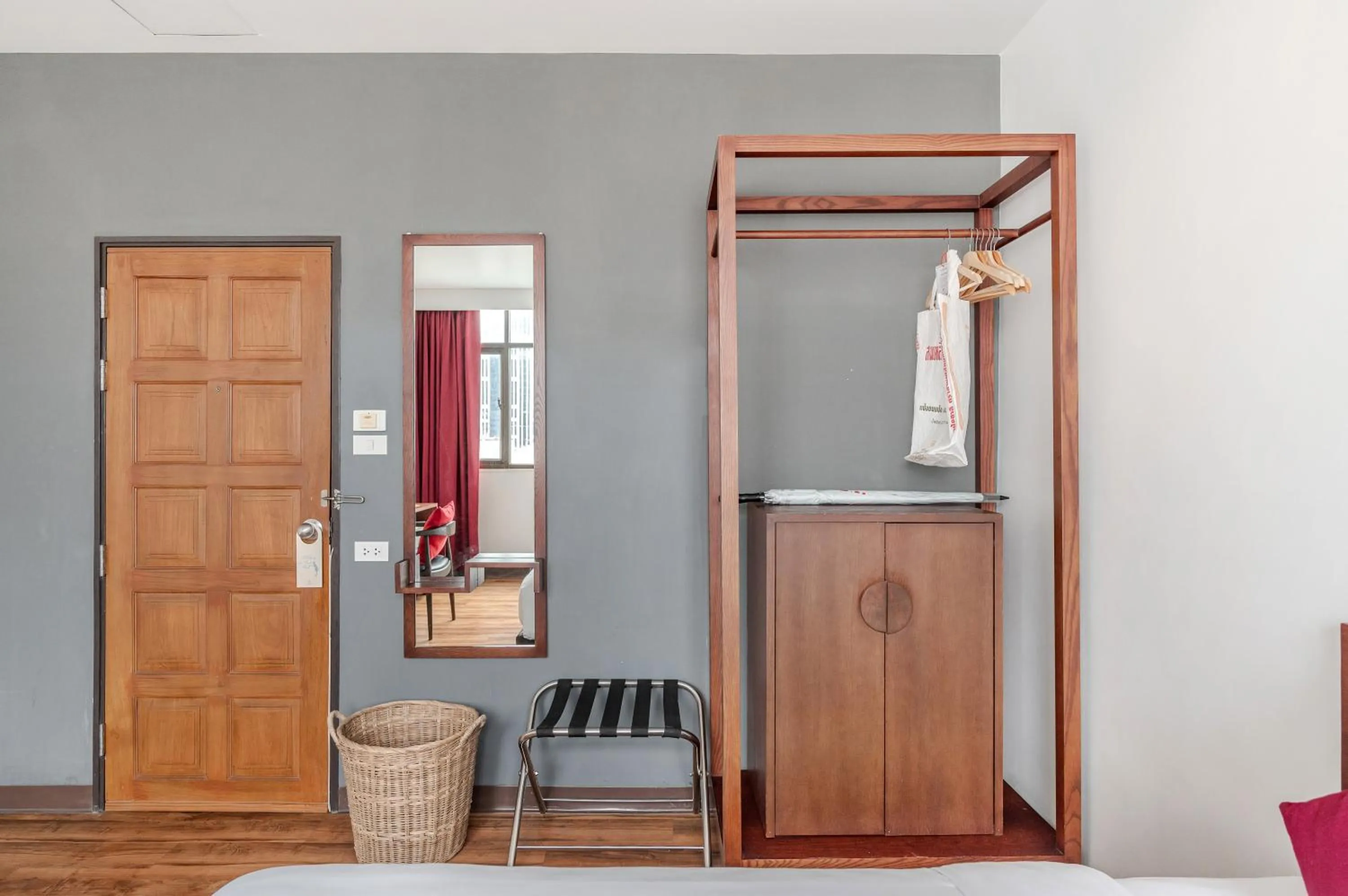 wardrobe in Ruamchitt Plaza Hotel