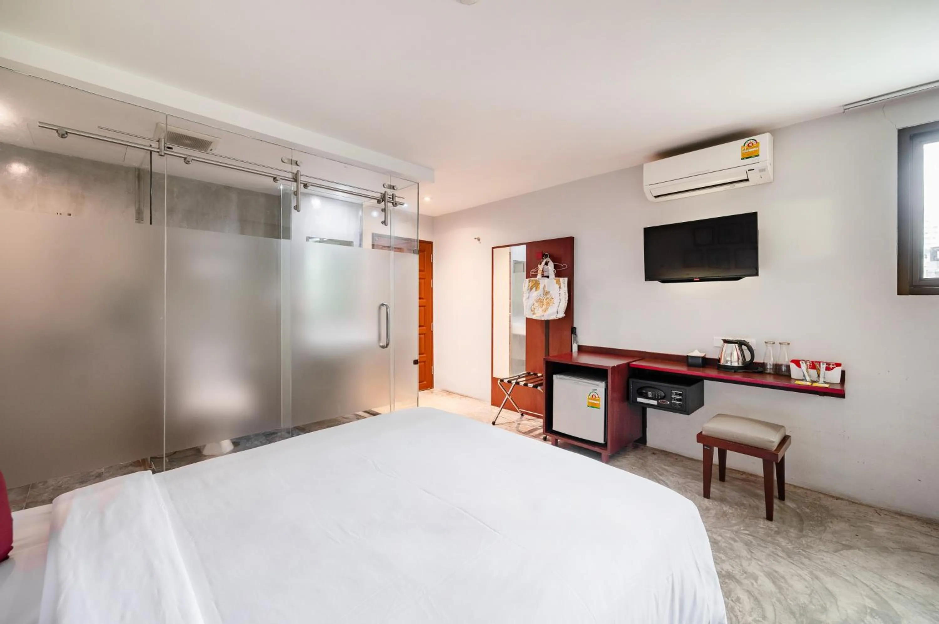 Bed in Ruamchitt Plaza Hotel