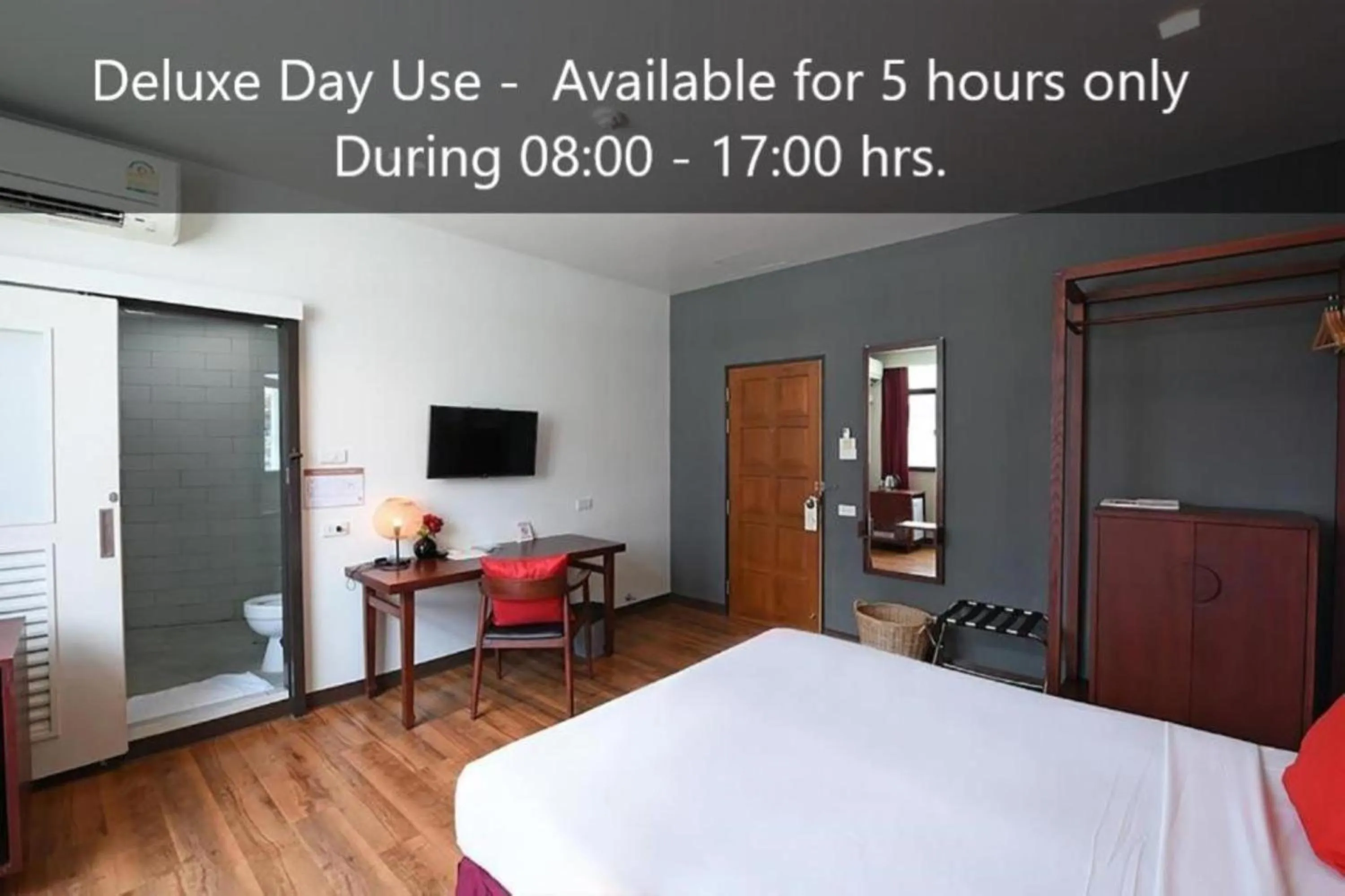 Bedroom, Bed in Ruamchitt Plaza Hotel