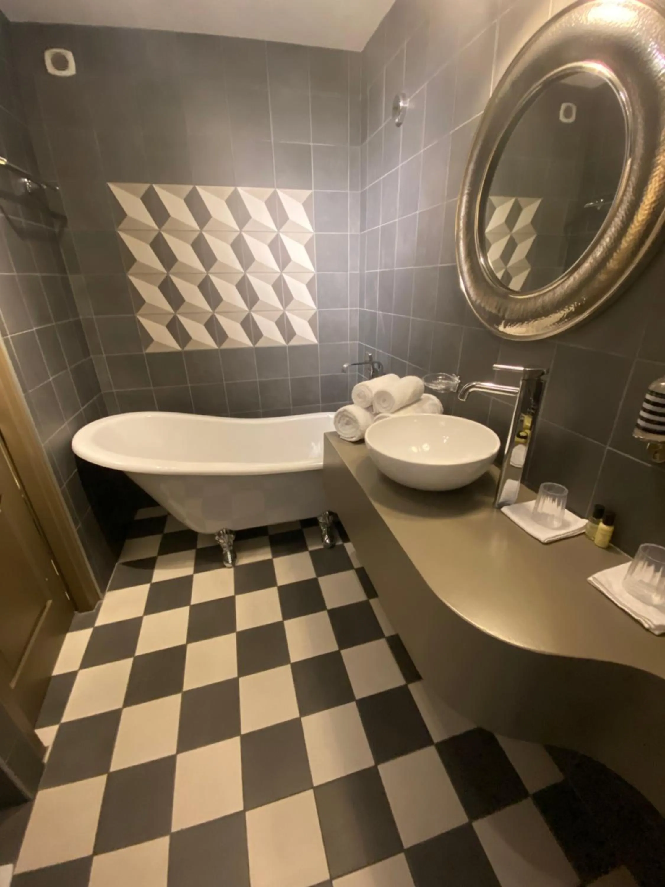 Bathroom in Hôtel Gounod