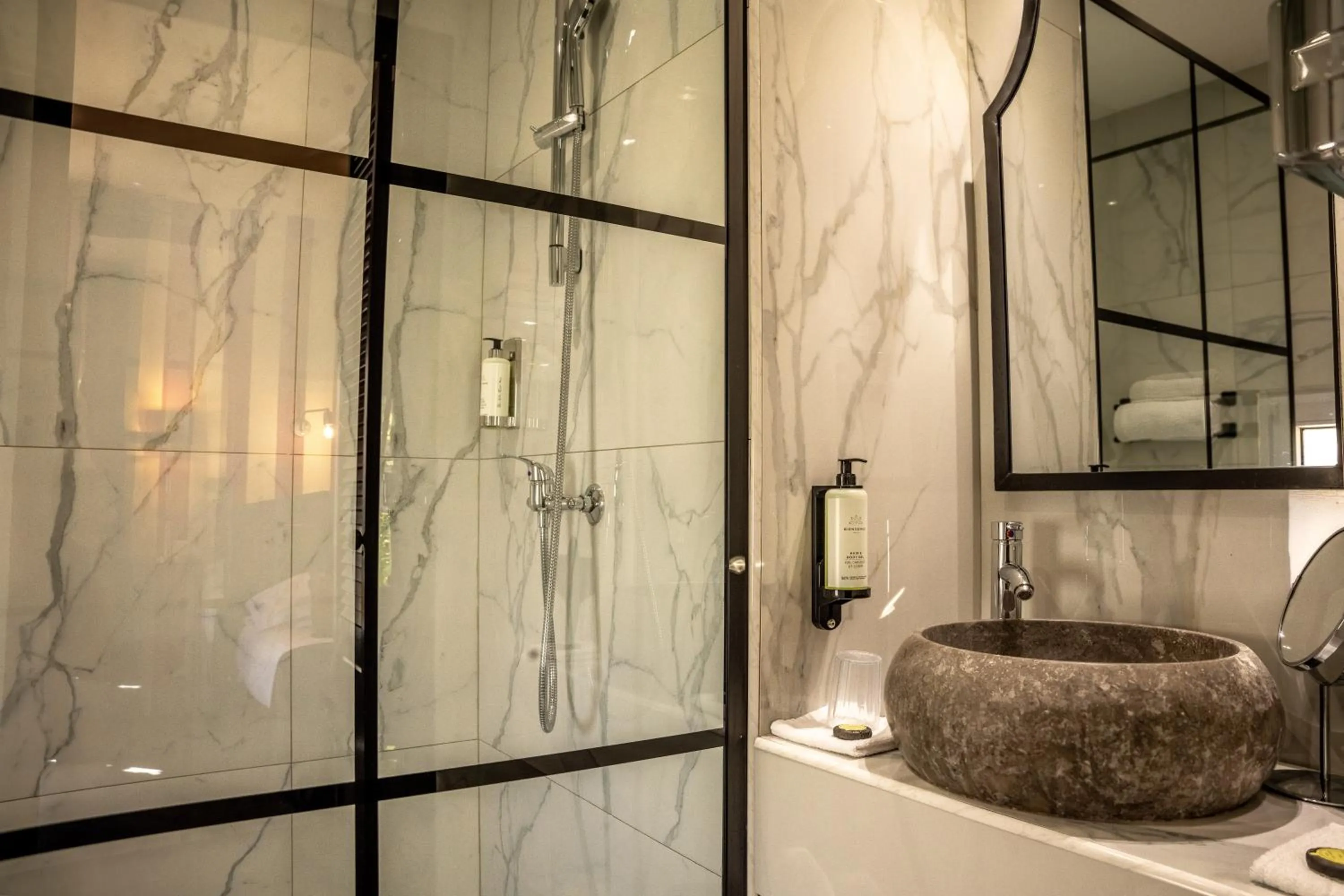 Bathroom in Hôtel Gounod