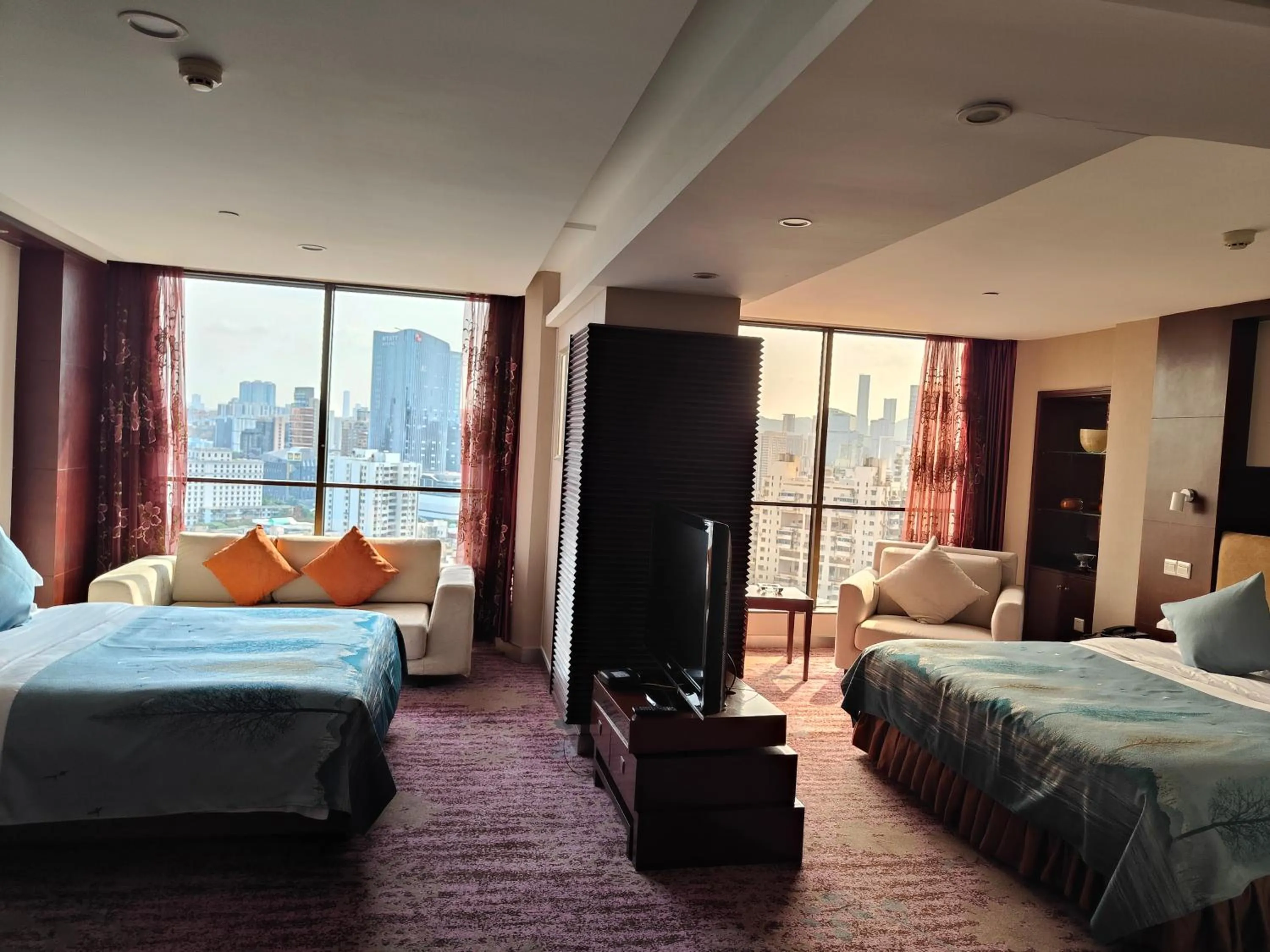 Bed in Guangdong Hotel (Zhuhai)