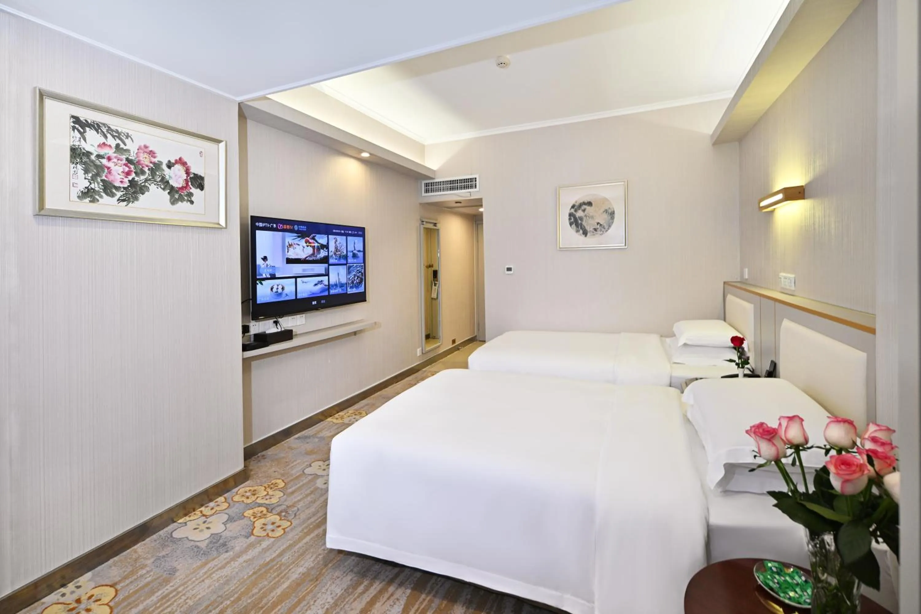 Bed in Guangdong Hotel (Zhuhai)