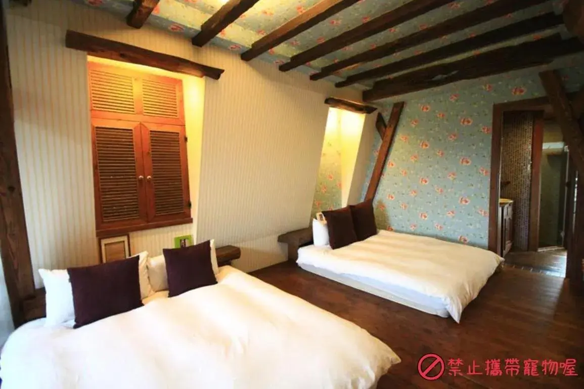 Quadruple Room with Balcony in Fanlin House Quadruple Room with Balcony in Fanlin House