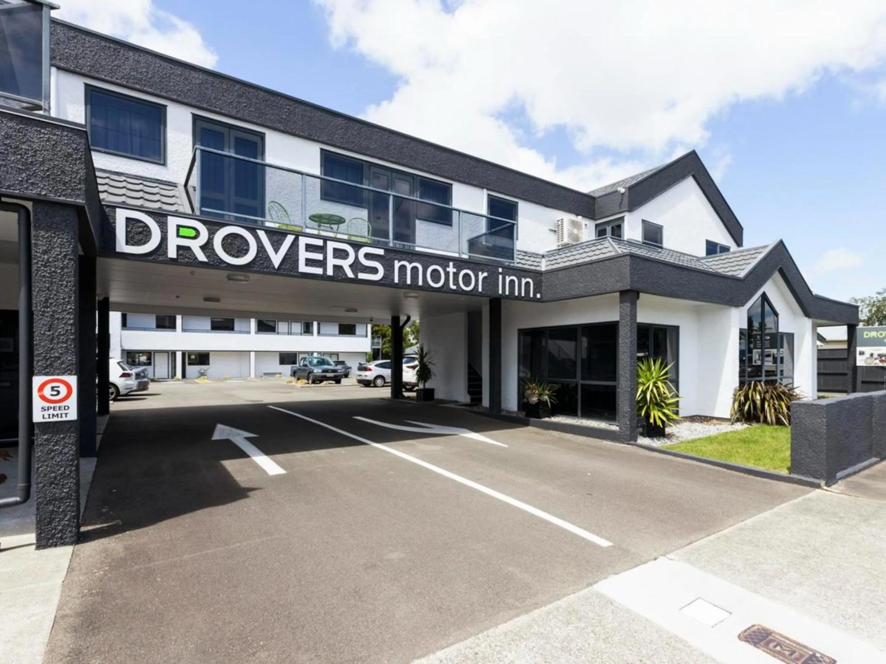 Property building in Drovers Motor Inn