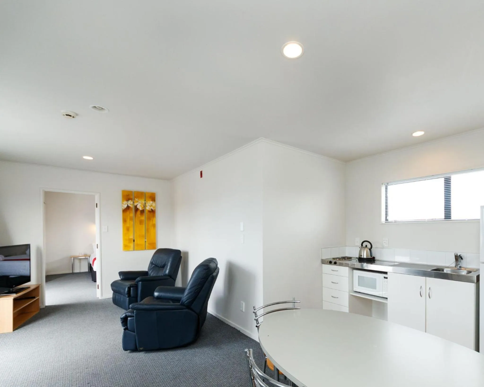 Kitchen or kitchenette in Drovers Motor Inn