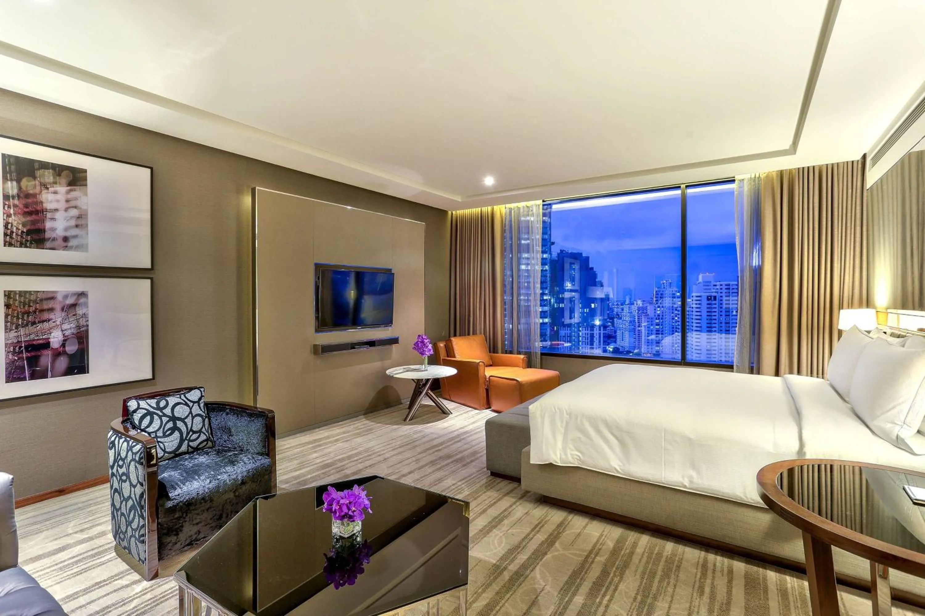 View (from property/room), Bed in Hilton Sukhumvit Bangkok