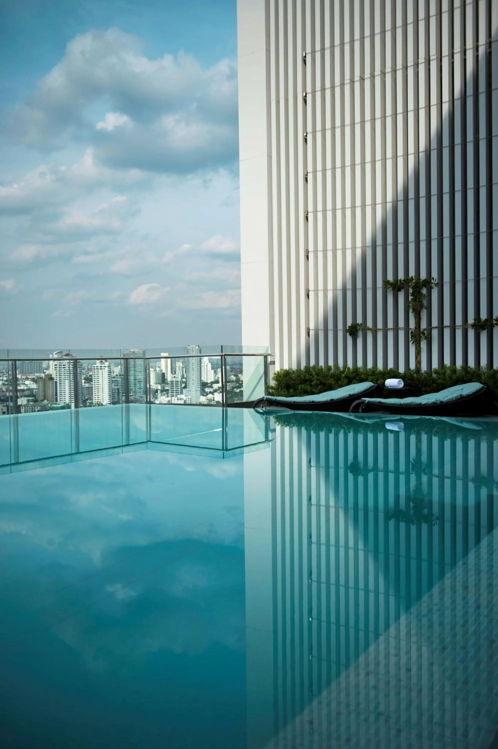 Pool view in Hilton Sukhumvit Bangkok