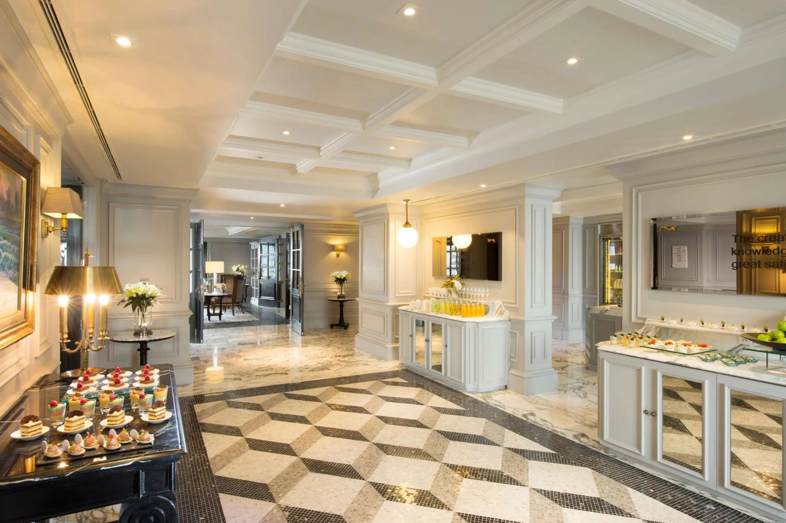 Dining area in Hilton Sukhumvit Bangkok