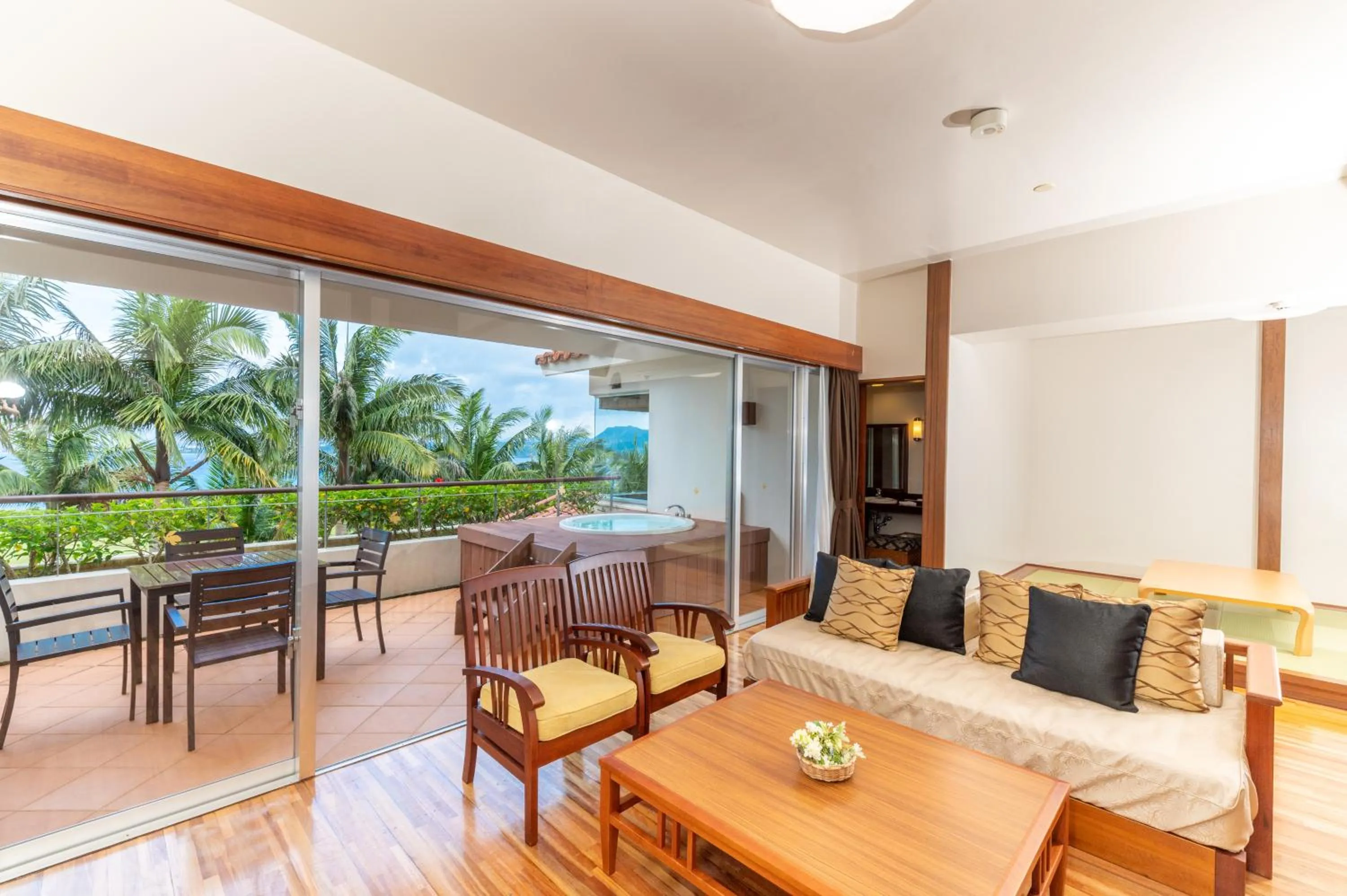Living room in Kanucha Bay Hotel & Villas
