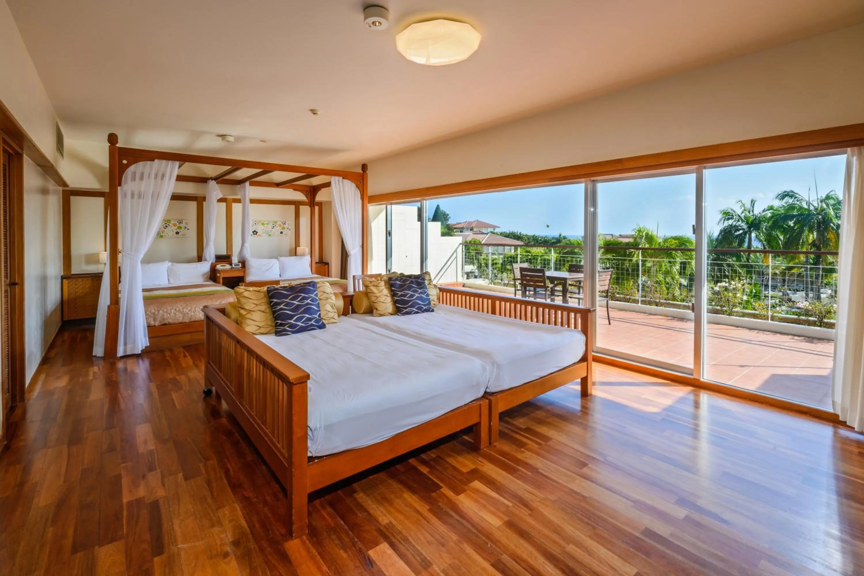 Bed in Kanucha Bay Hotel & Villas