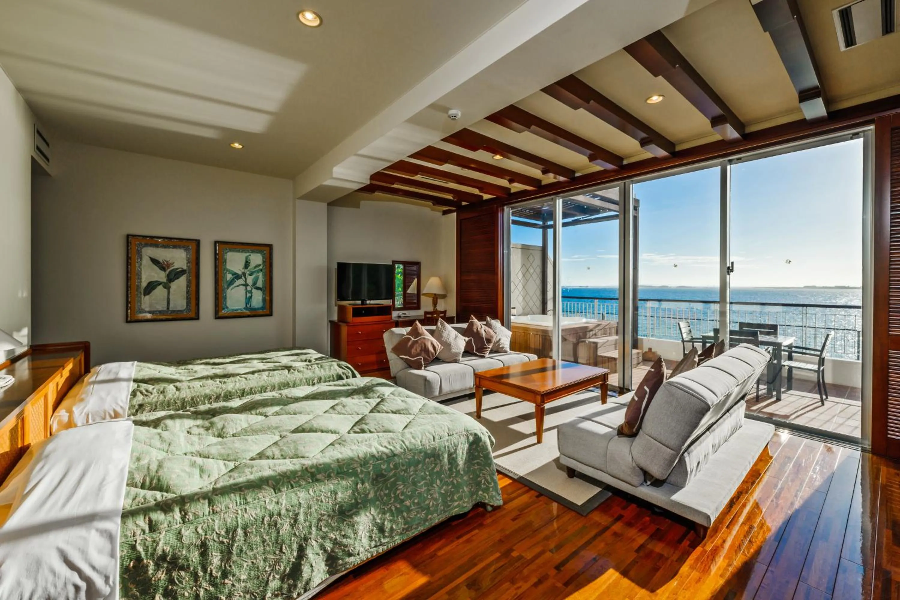 Bed in Kanucha Bay Hotel & Villas