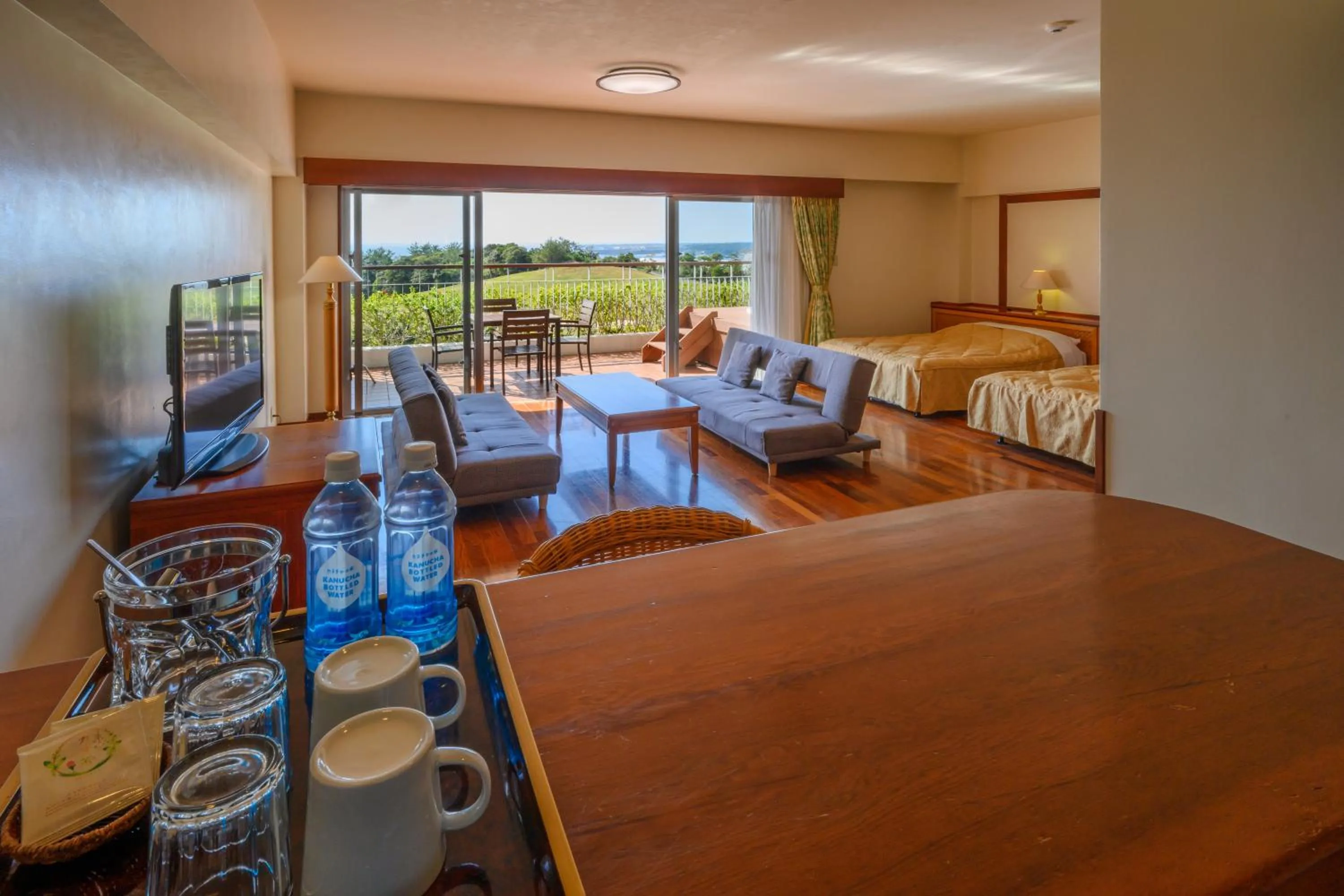 Bed in Kanucha Bay Hotel & Villas