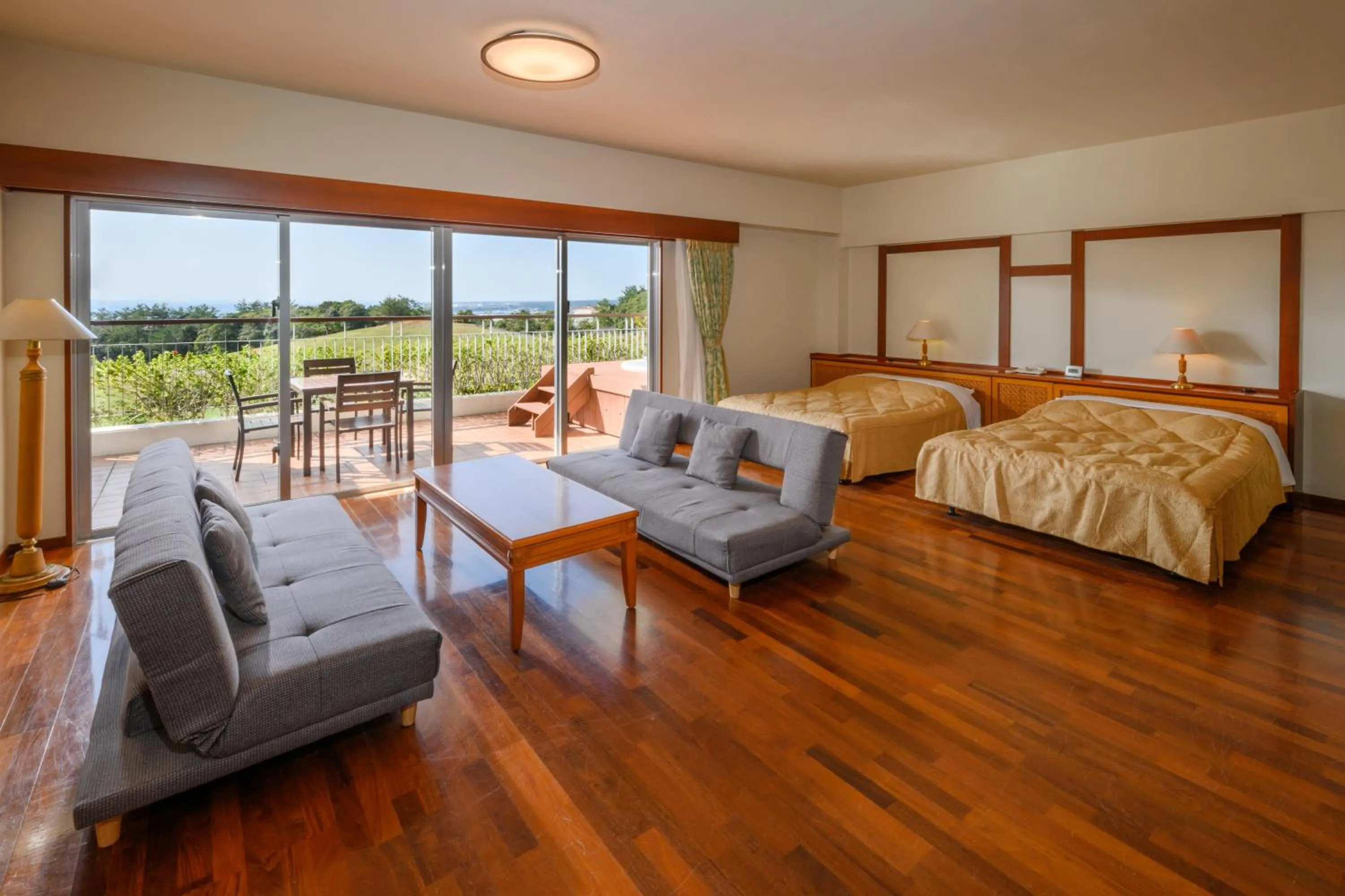 Bed in Kanucha Bay Hotel & Villas