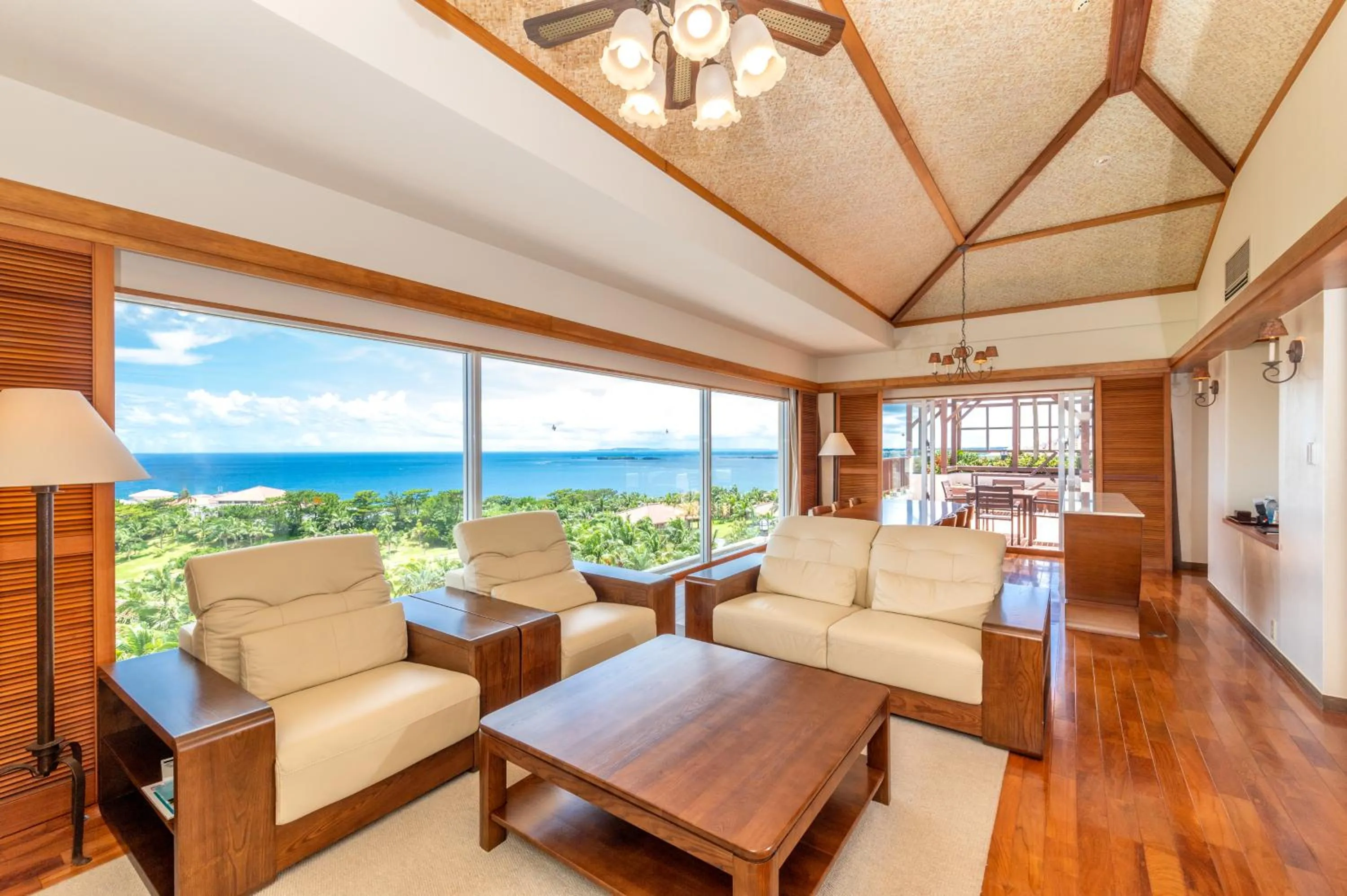 Living room in Kanucha Bay Hotel & Villas