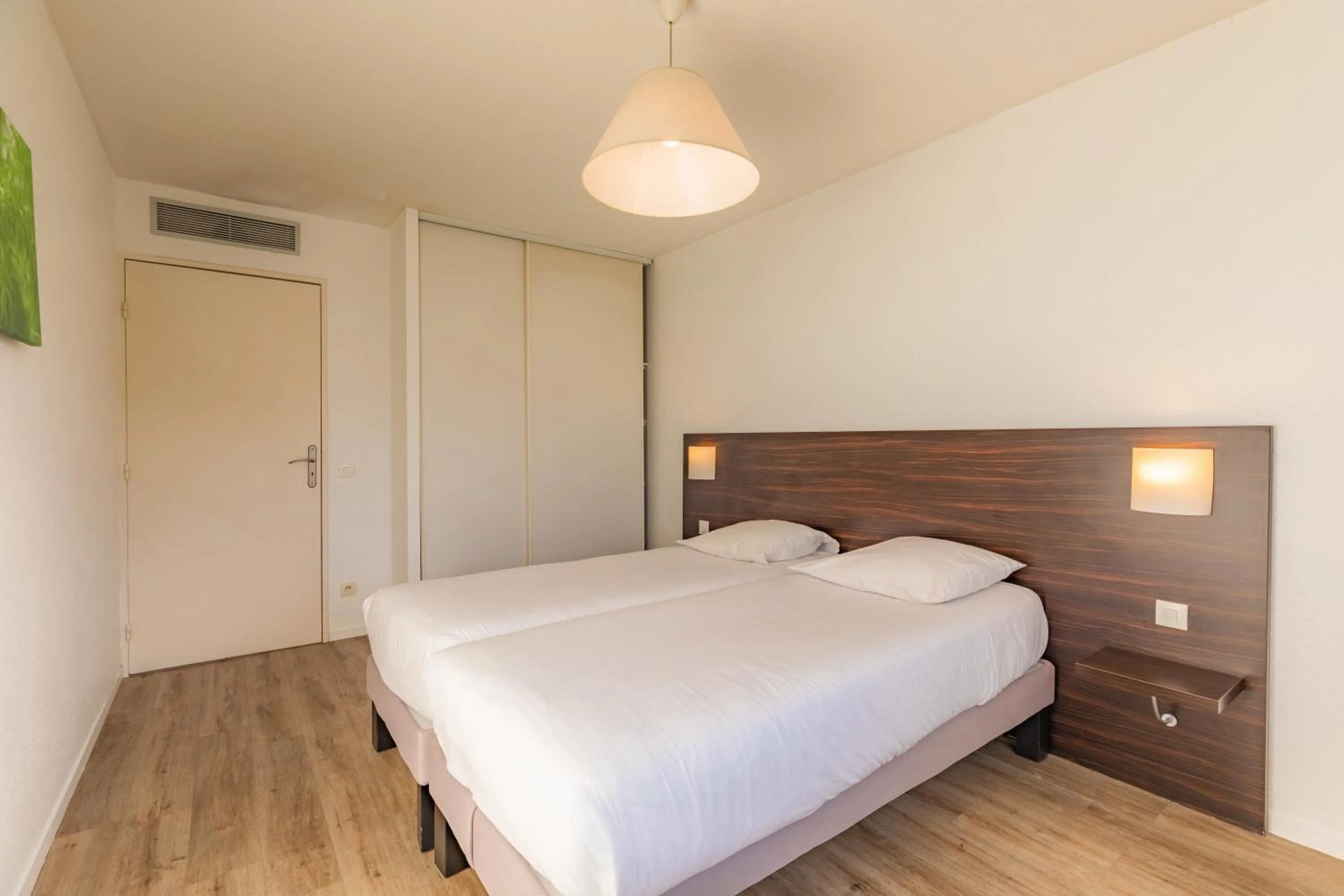 Bed in Appart'City Classic Genève - Gaillard
