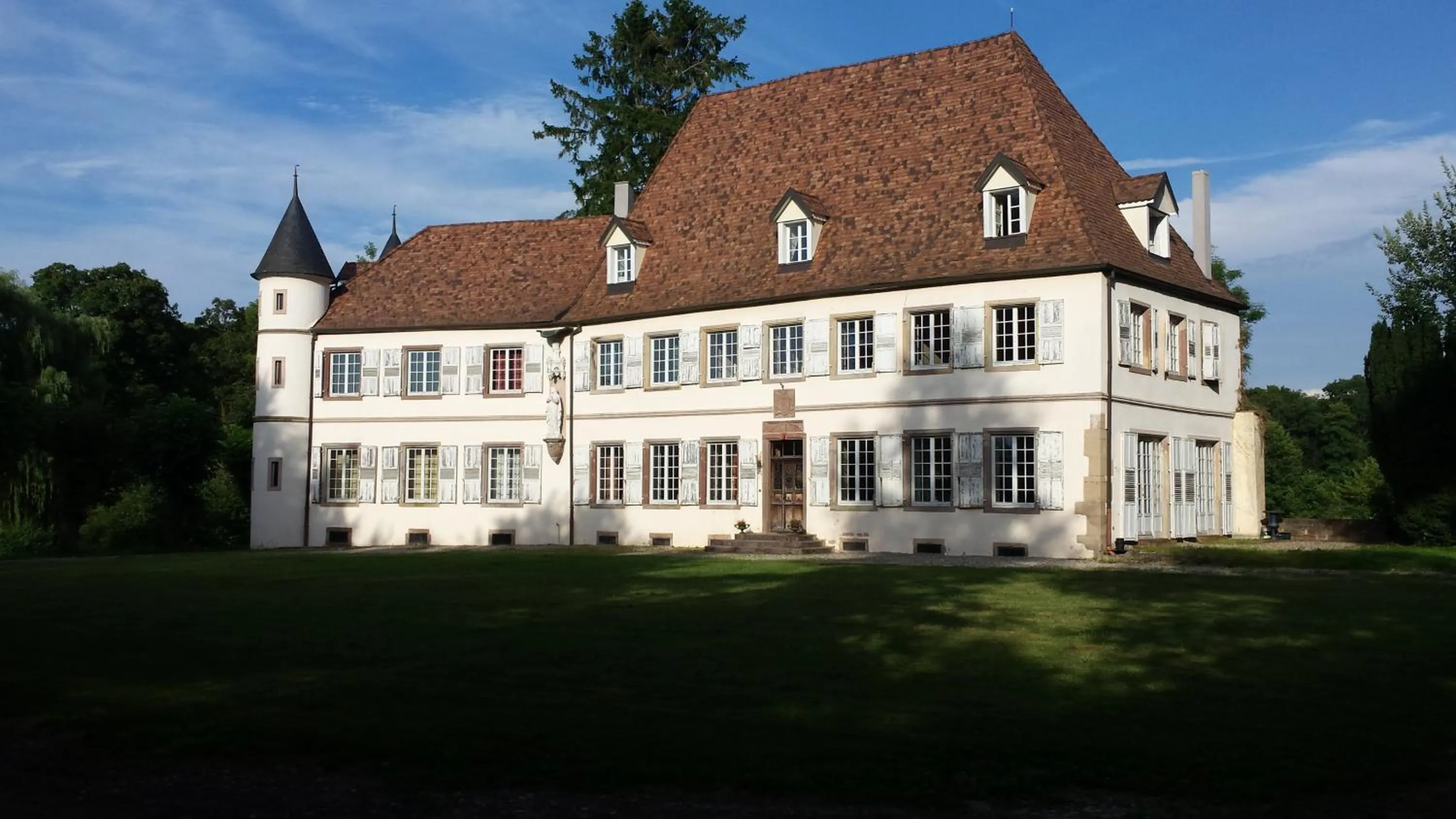 Property building in Château De Werde