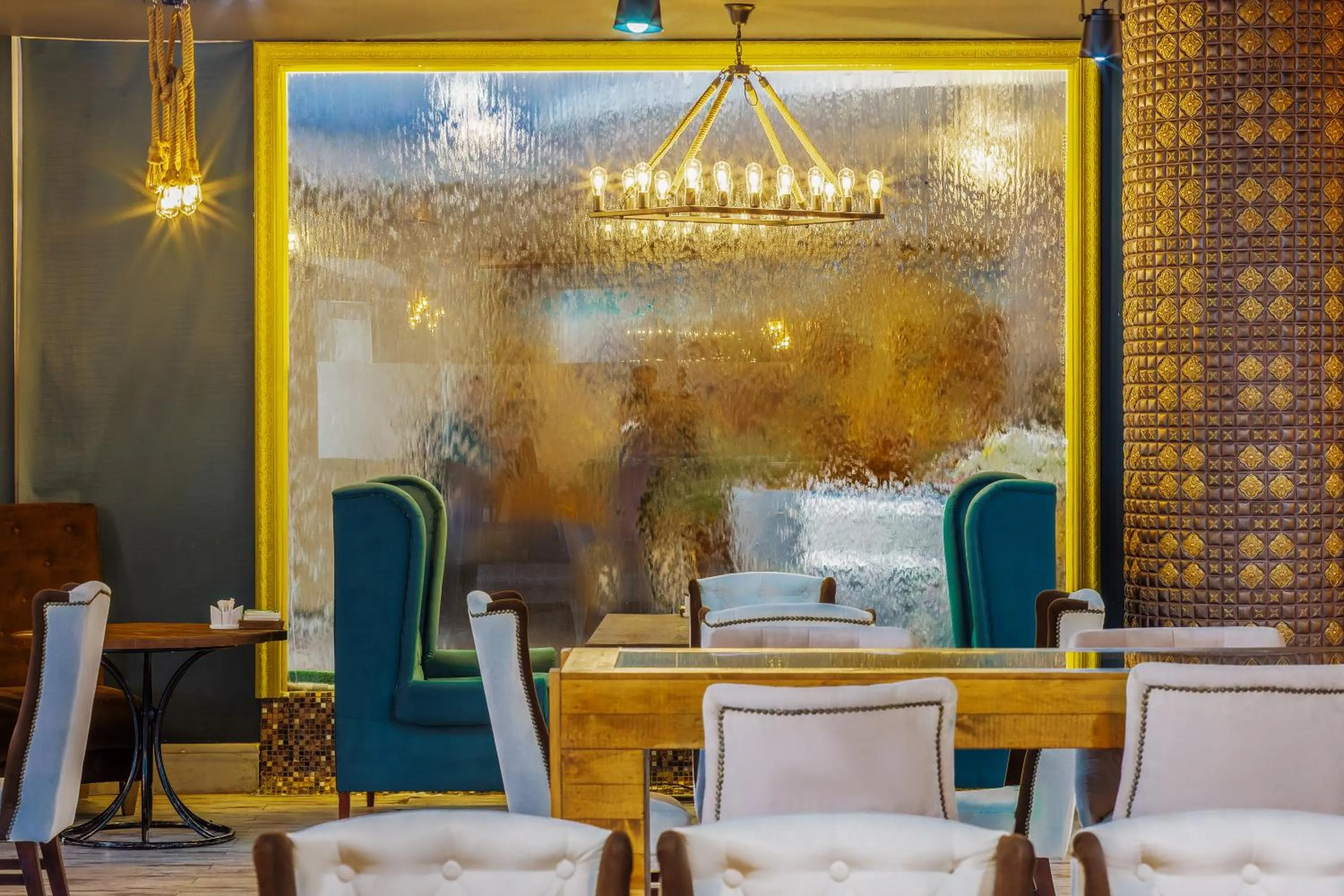 Restaurant/places to eat in Darhan Boutique Hotel