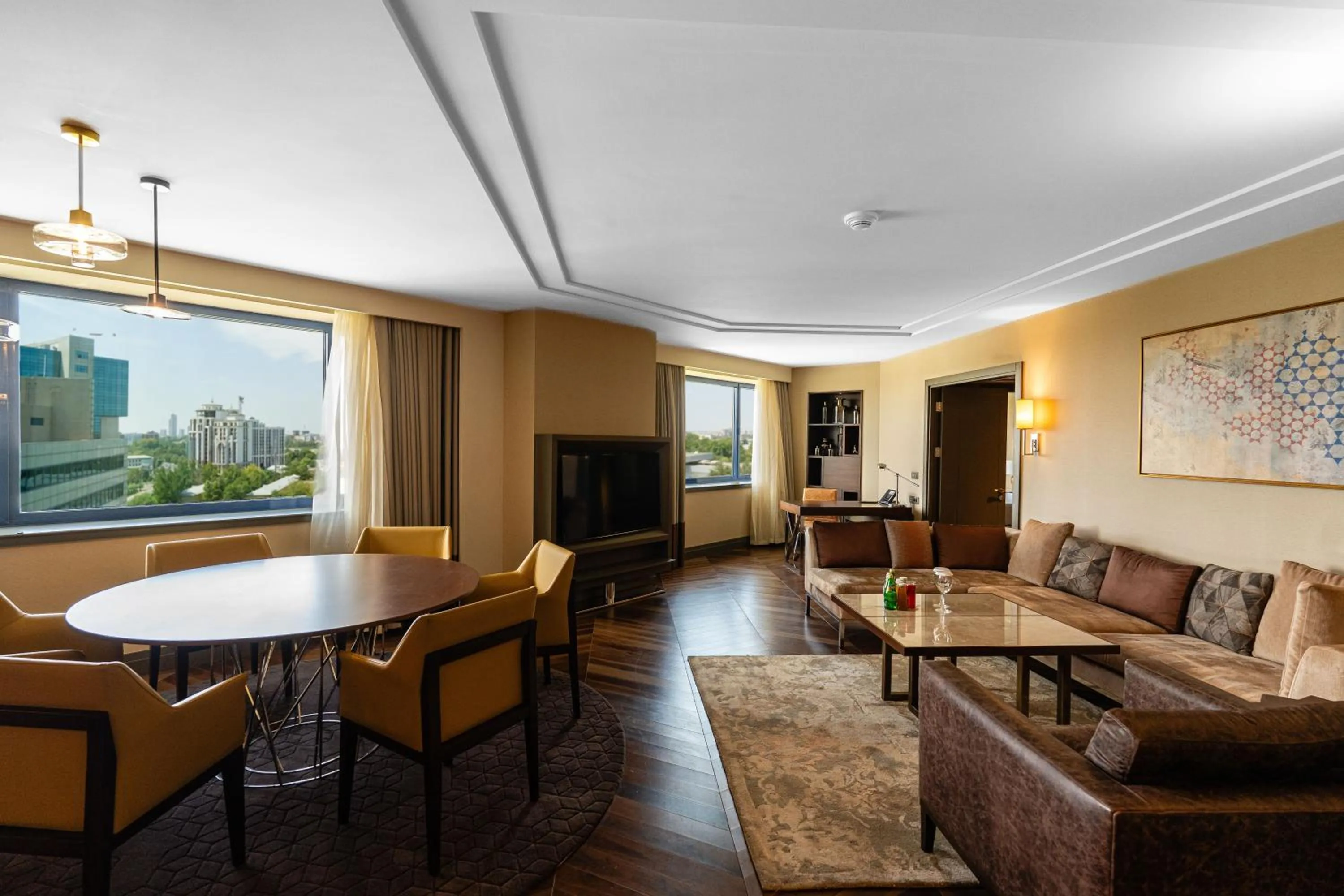 Communal lounge/ TV room in AZIMUT Grand Hotel Tashkent