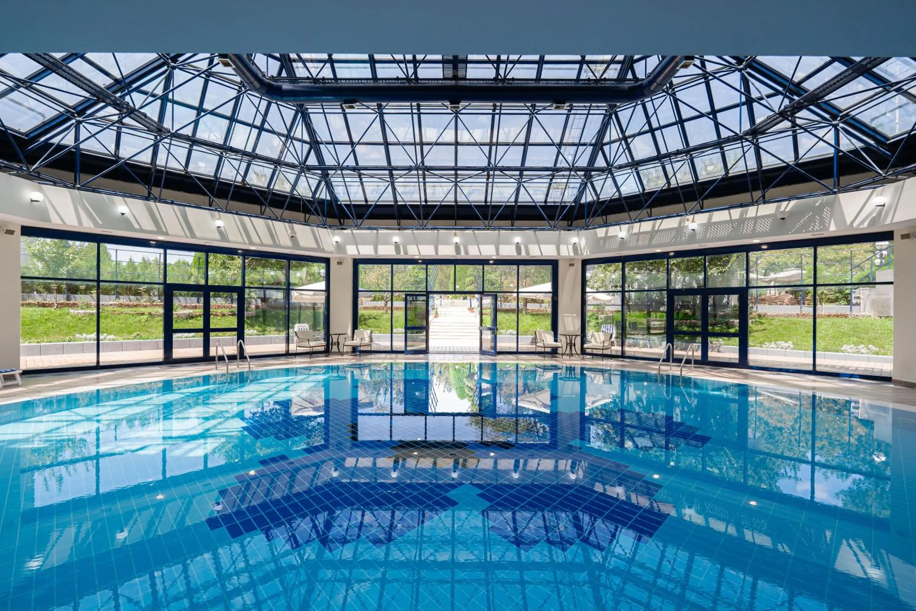Swimming pool in AZIMUT Grand Hotel Tashkent