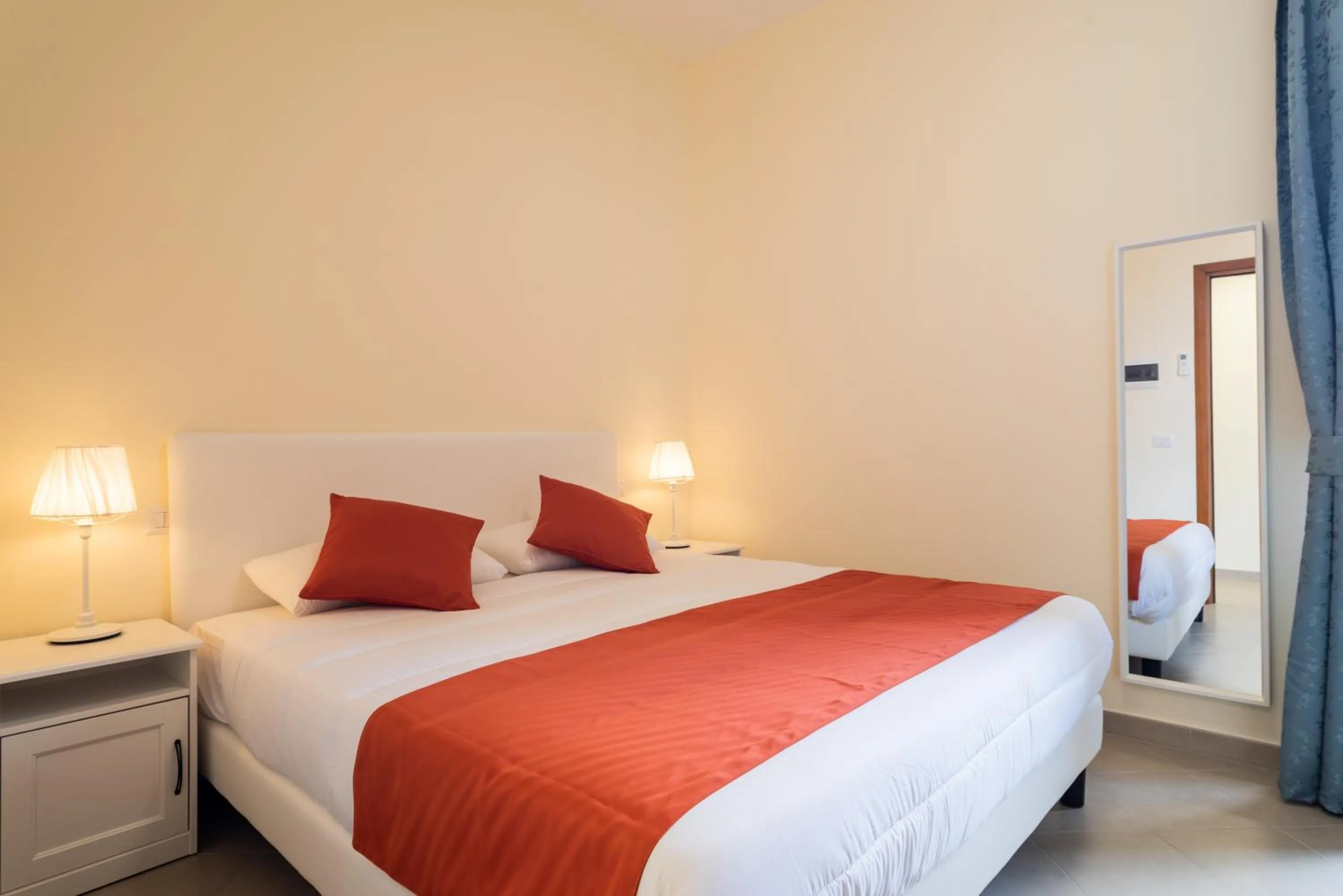 Bed in Minerva Monks Inn