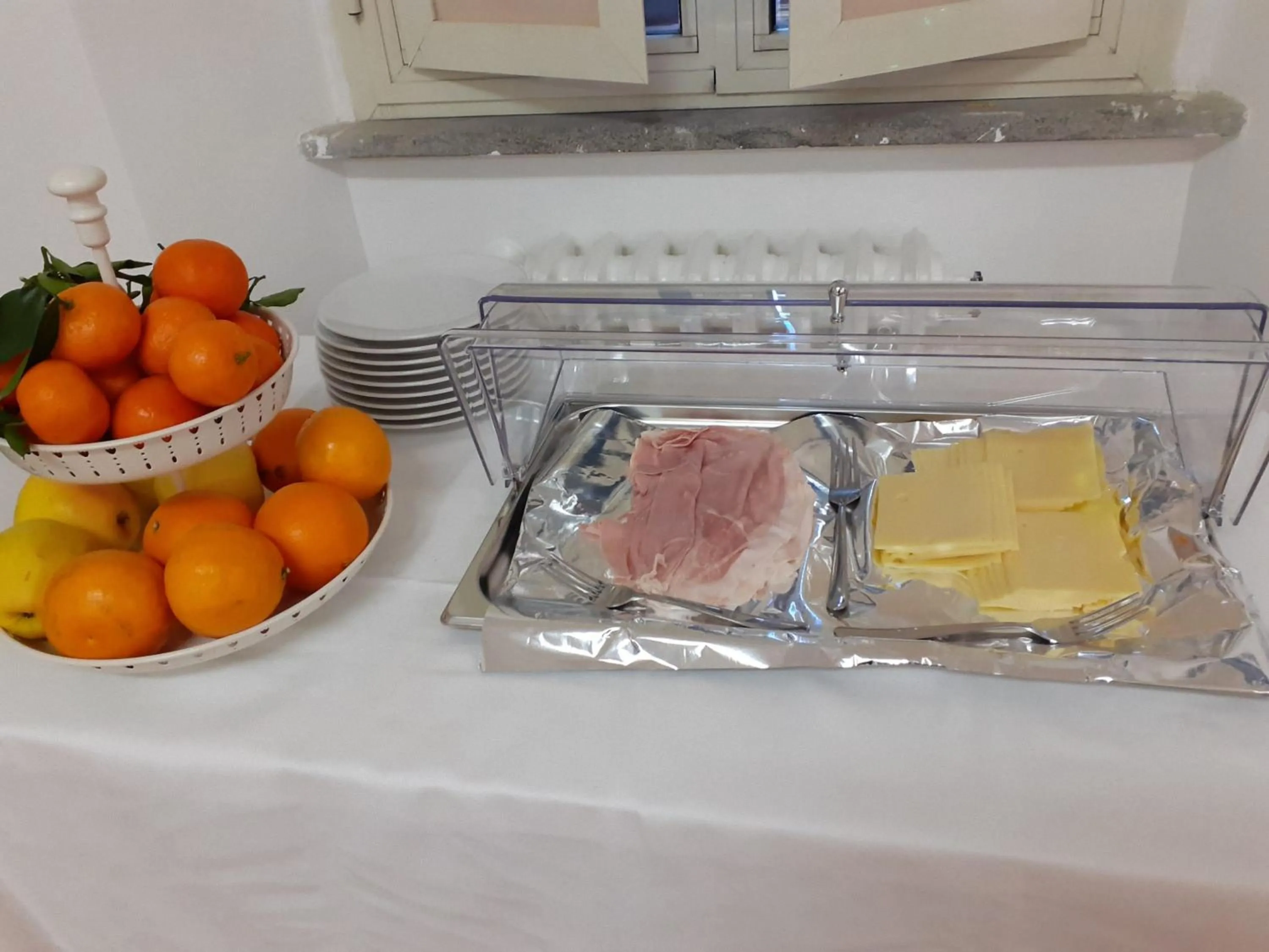 Breakfast in Minerva Monks Inn