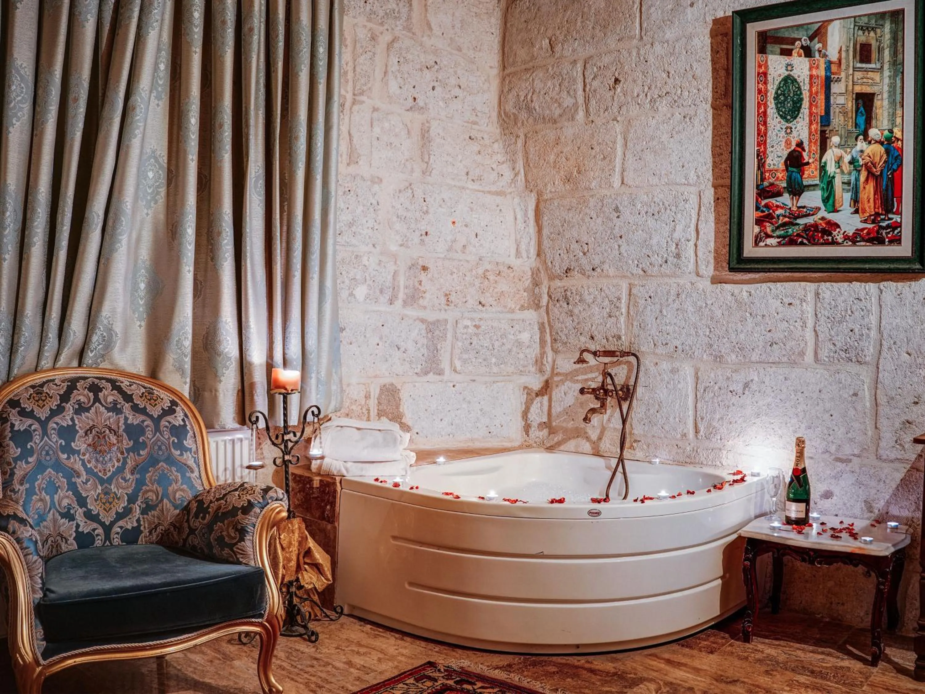 Hot Tub in Mahperi Cappadocia Cave