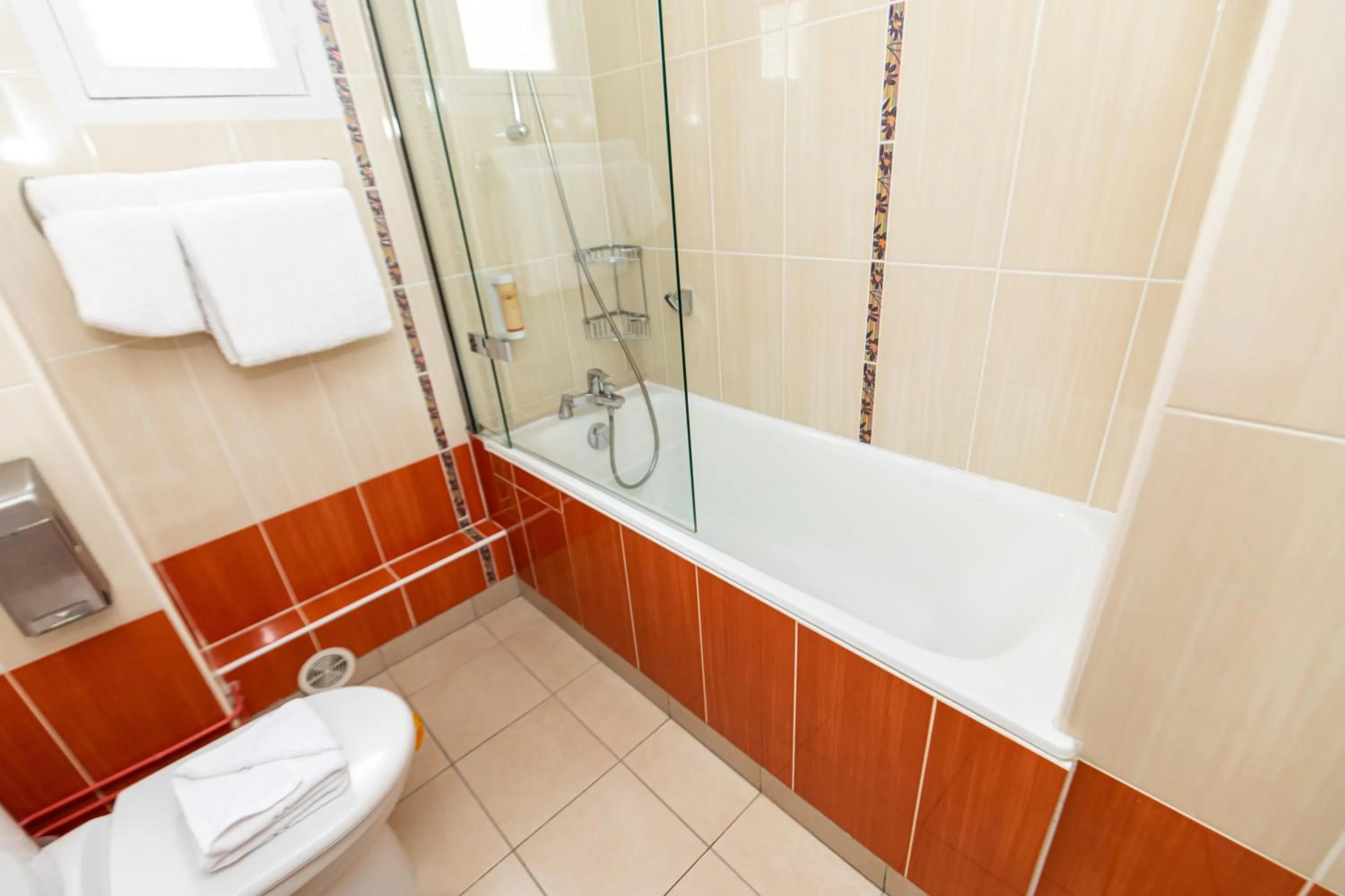 Toilet in HOTEL DE PARIS MONTPARNASSE