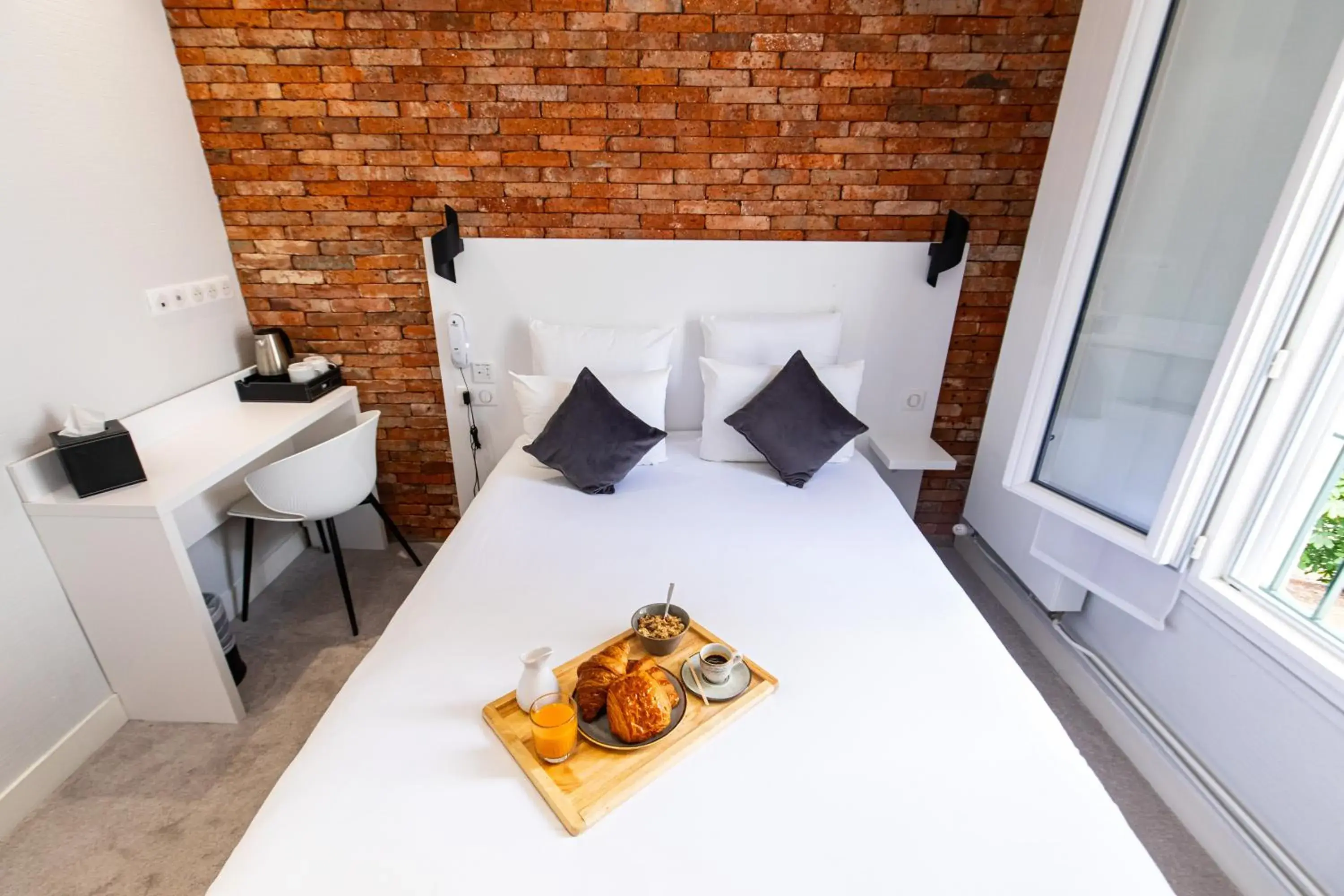 Adjacent Rooms in HOTEL DE PARIS MONTPARNASSE Adjacent Rooms in HOTEL DE PARIS MONTPARNASSE