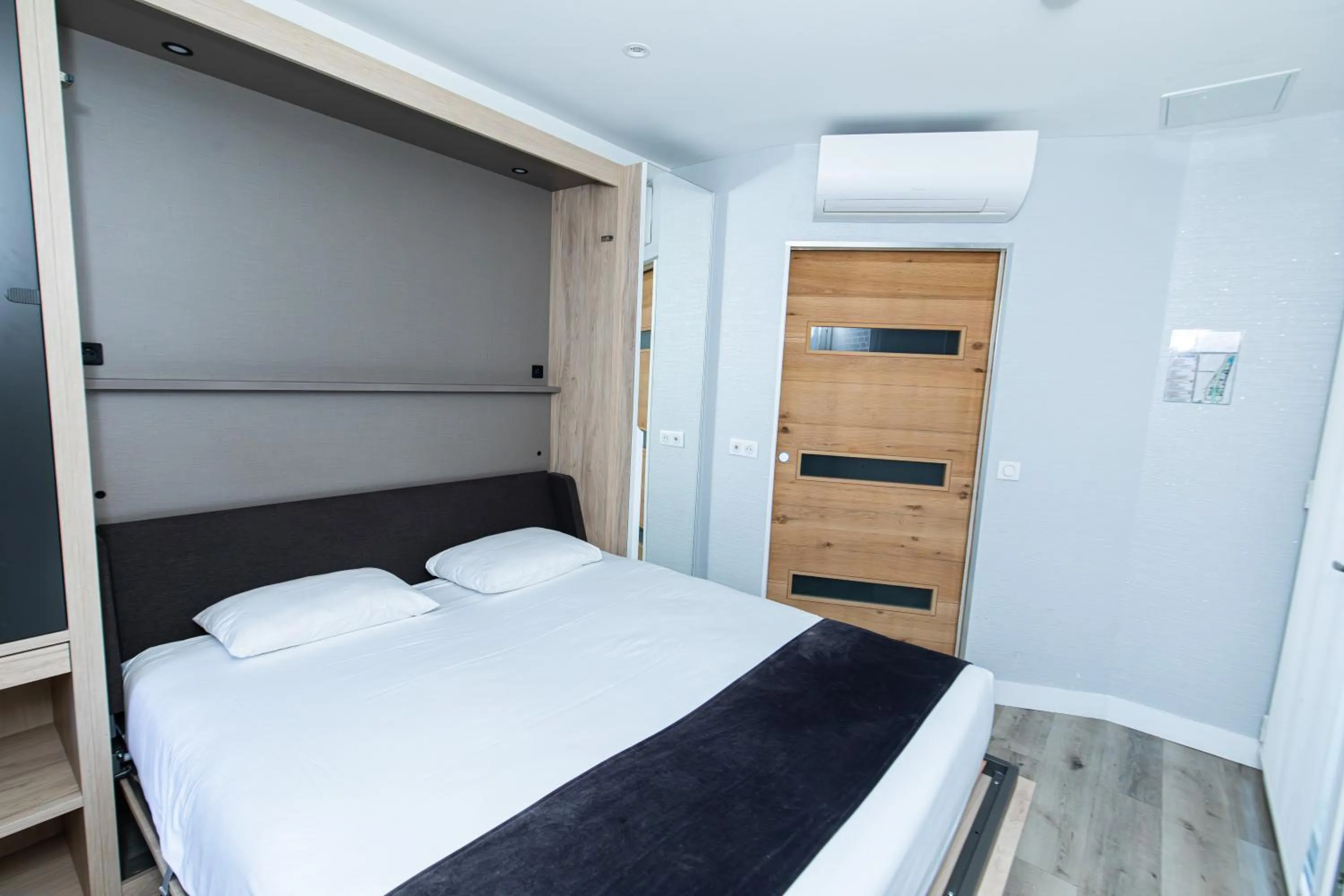 Photo of the whole room, Bed in HOTEL DE PARIS MONTPARNASSE